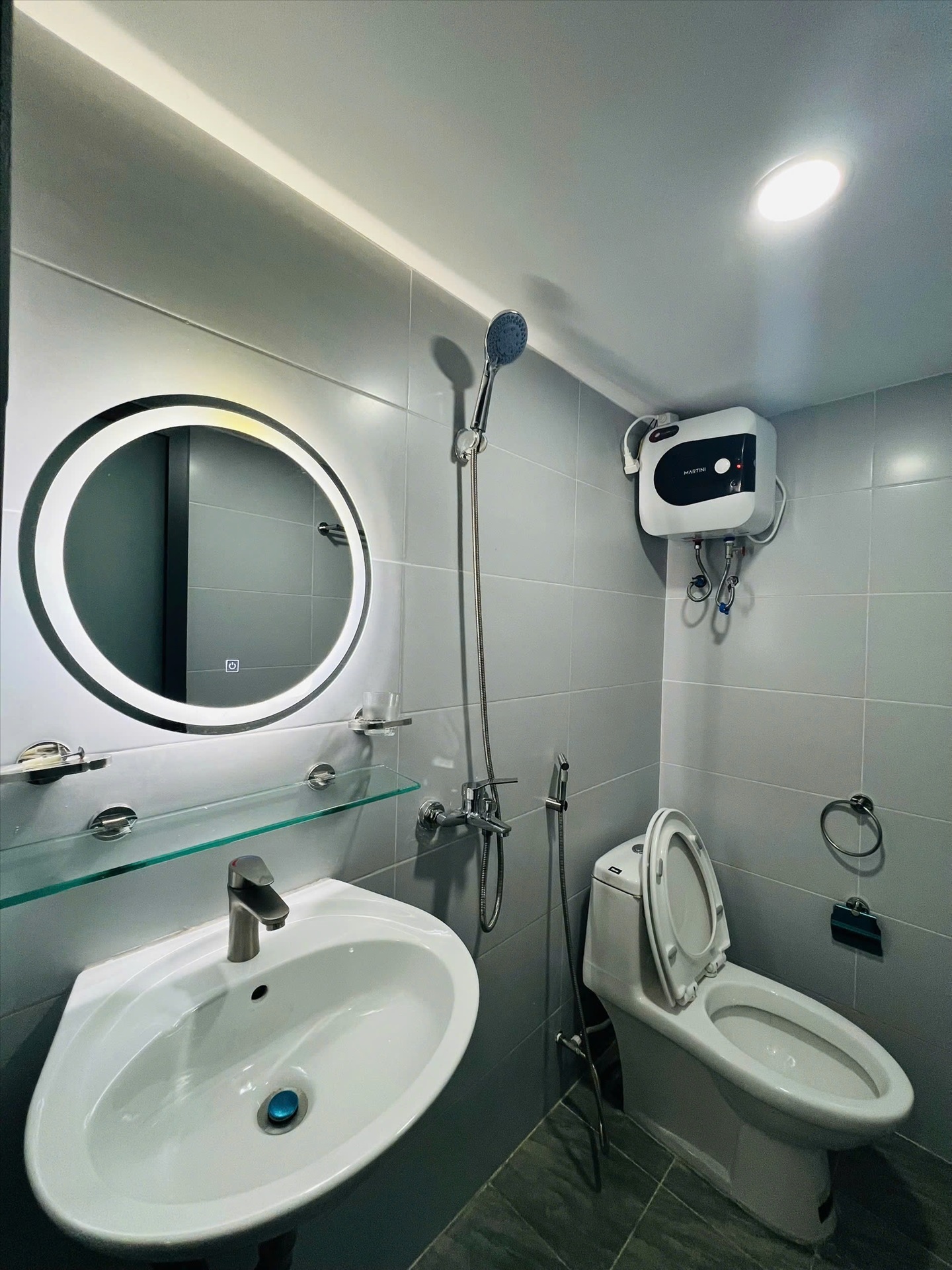 Phòng trọ Studio 25m2 tại Redhomes Hiệp Nhất - Tân Bình - Phòng tắm