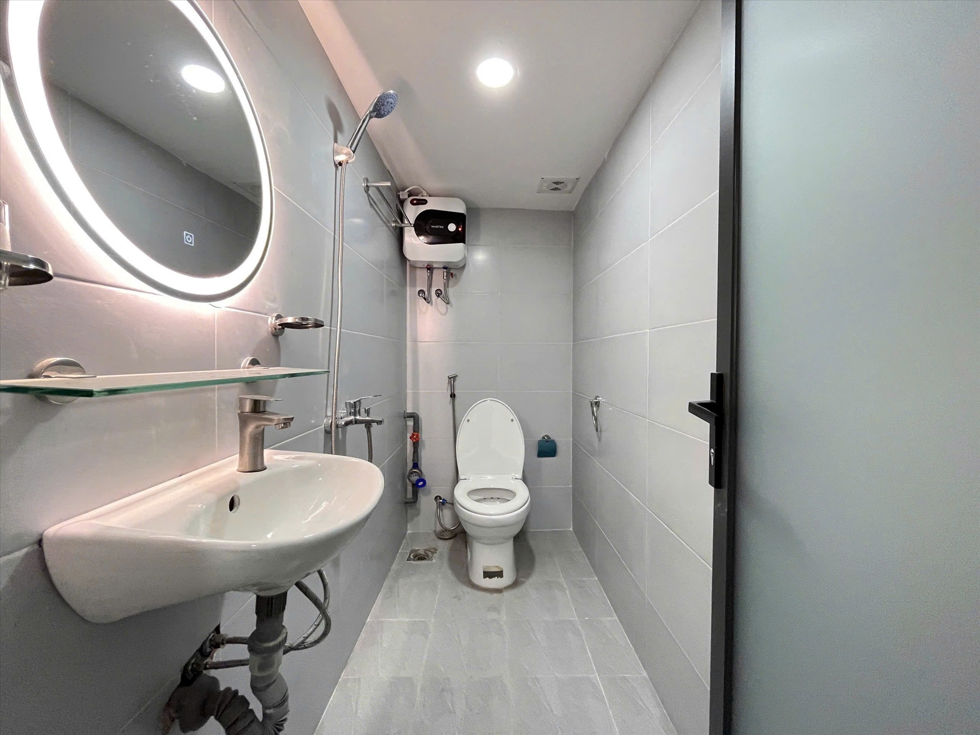 Phòng trọ Studio 28m2 tại Redhomes Hiệp Nhất - Tân Bình - Phòng tắm