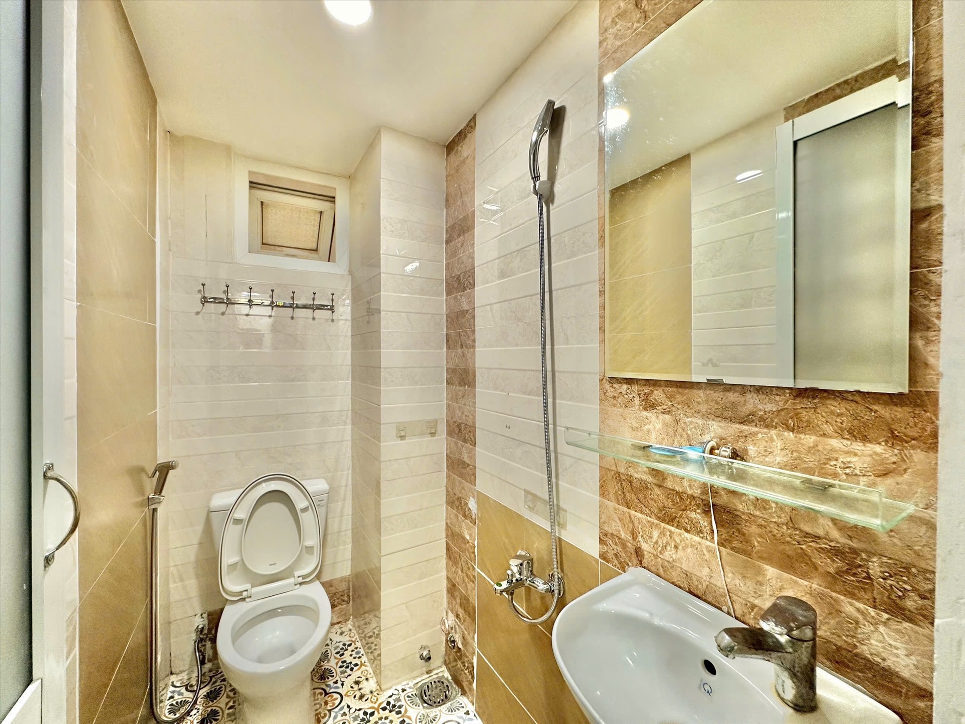 Phòng trọ 1 Phòng ngủ 40m2 tại LH Condo Đào Duy Từ - Phú Nhuận - Phòng tắm