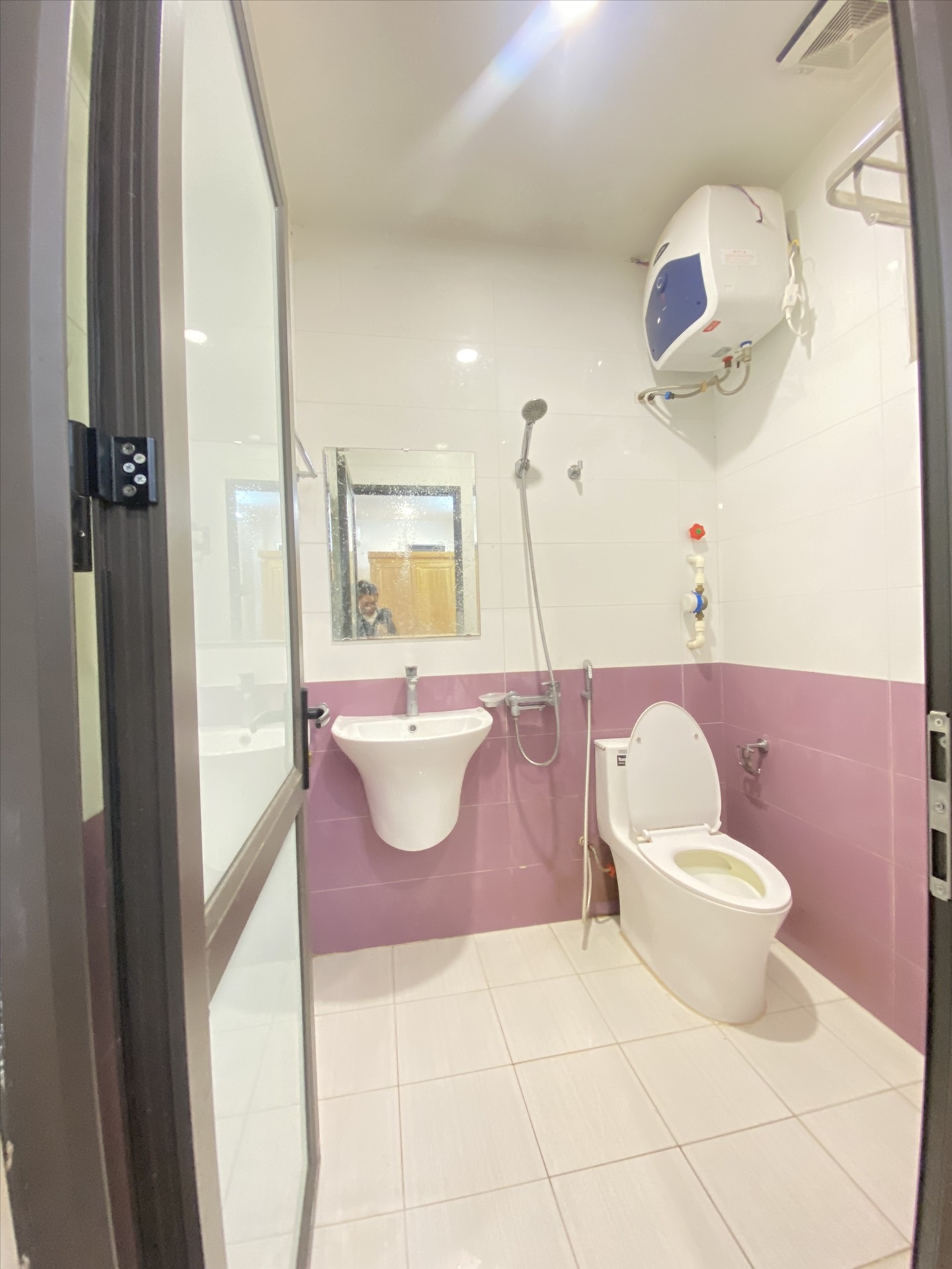 Phòng trọ Studio 27m2 tại Happy Homes Nguyễn Khánh Toàn - Cầu Giấy - Phòng tắm