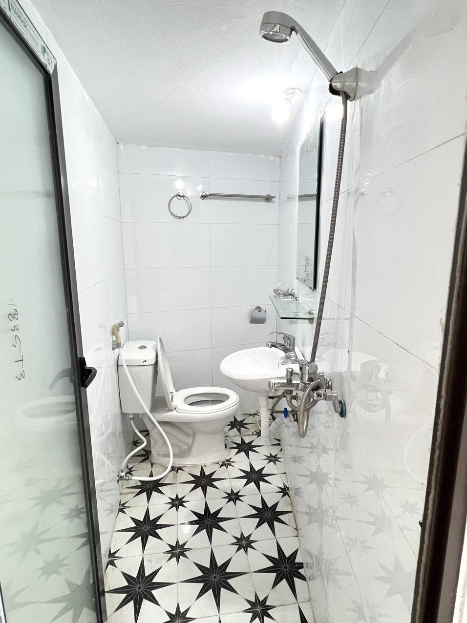 Phòng trọ Studio 25m2 tại HappyHomes Hồ Tùng Mậu - Bắc Từ Liêm - Phòng tắm