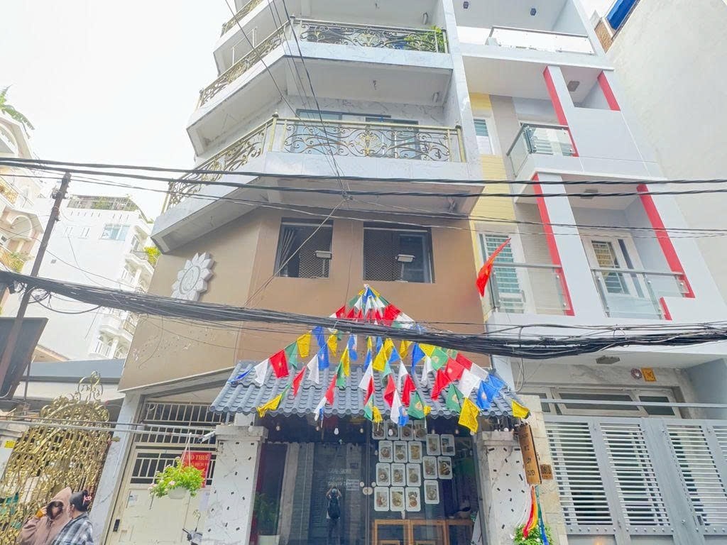 Phòng trọ PC Home Nguyễn Trãi - Quận 1 - Toàn cảnh tòa nhà (*)