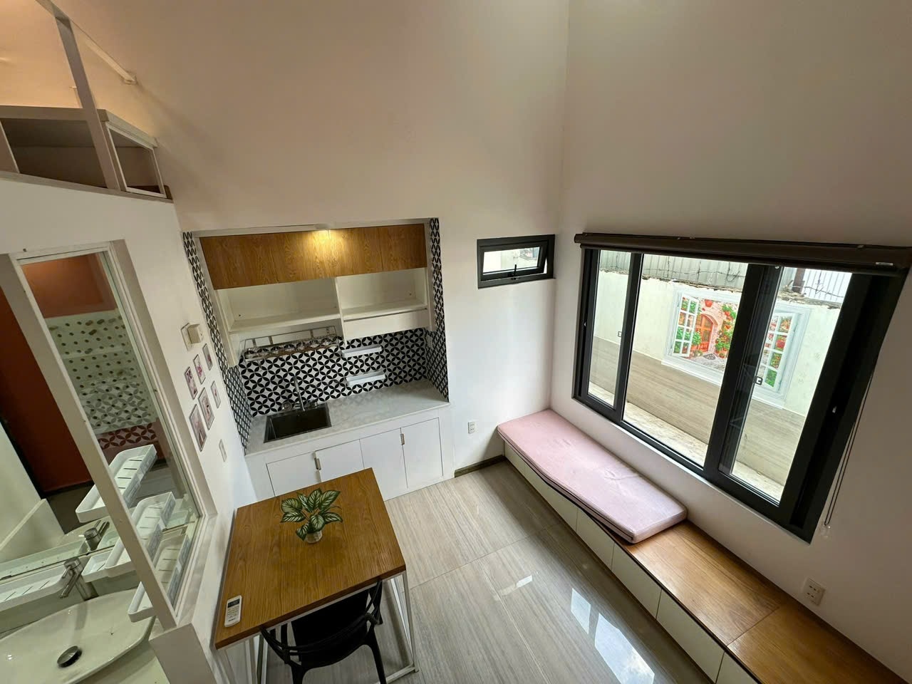 Phòng trọ Duplex 25m2 tại Kola Apartment Nguyễn Văn Linh - Quận 7 - Phòng khách
