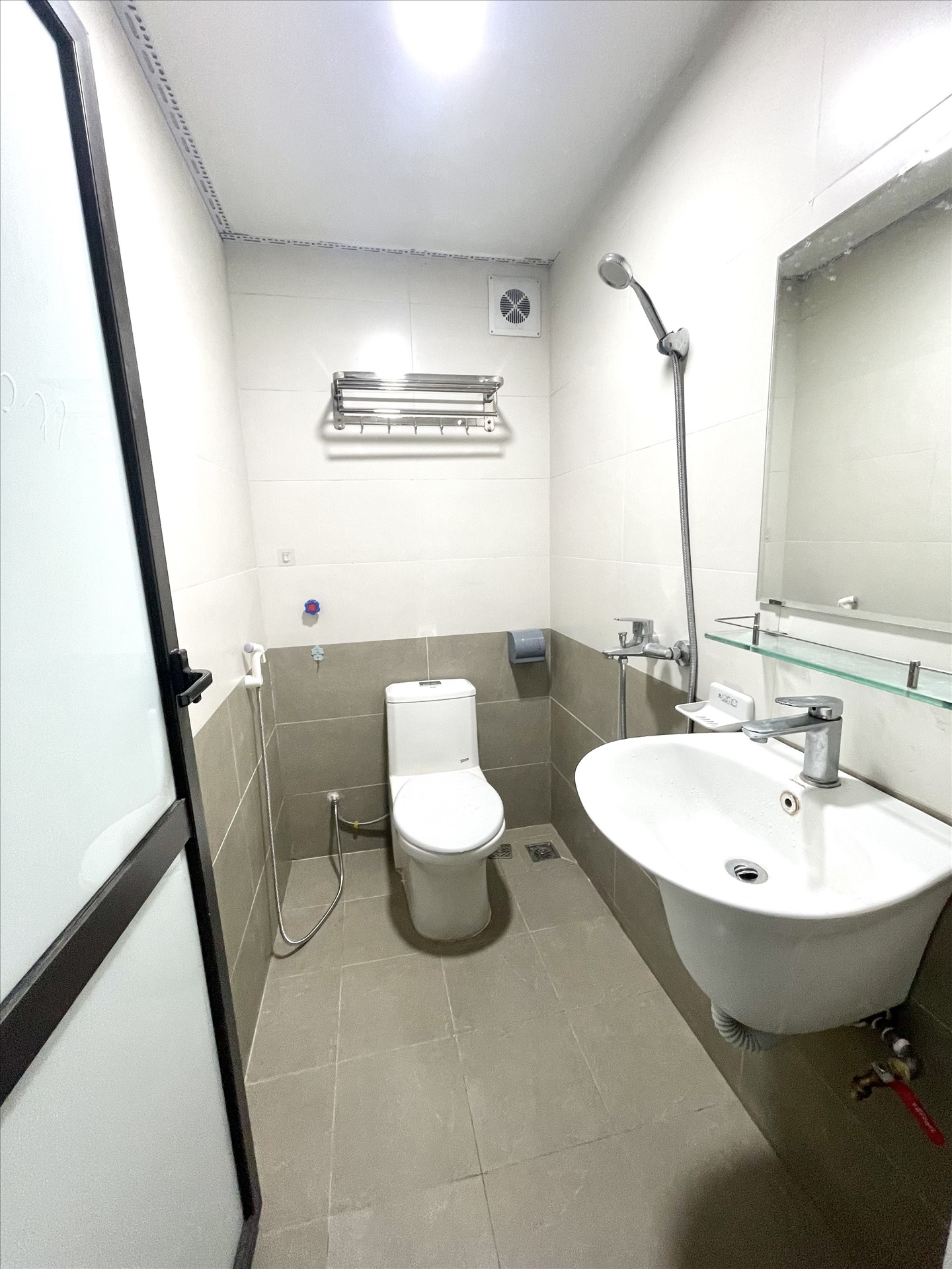 Phòng trọ Studio 27m2 tại HappyHomes Lạc Long Quân - Cầu Giấy - Phòng tắm
