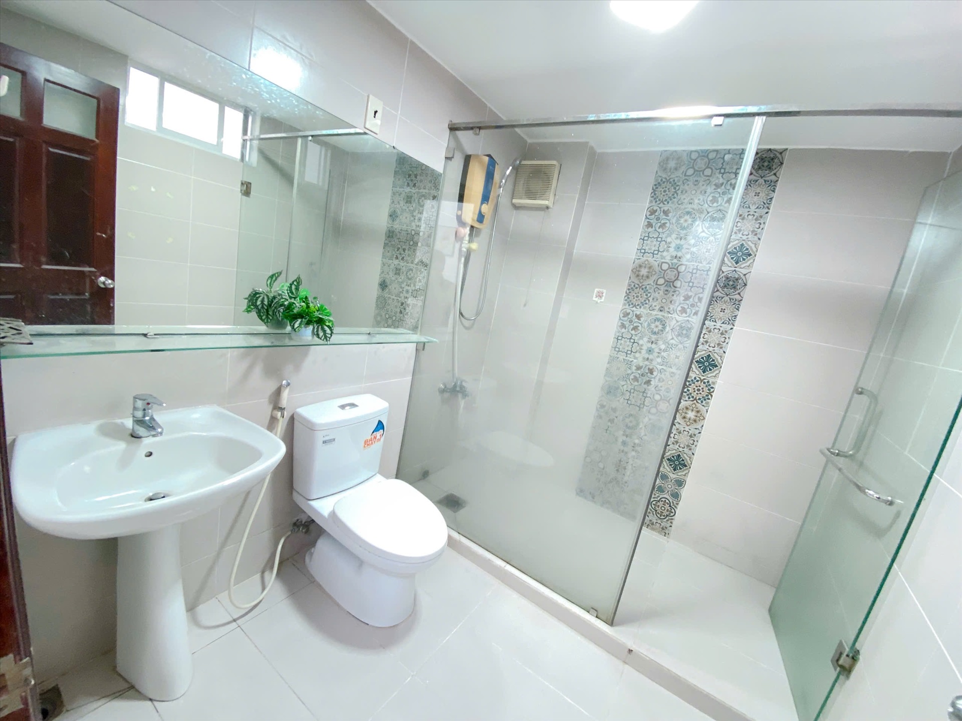 Phòng trọ Studio 25m2 tại Yolo House Giải Phóng - Tân Bình - Phòng tắm