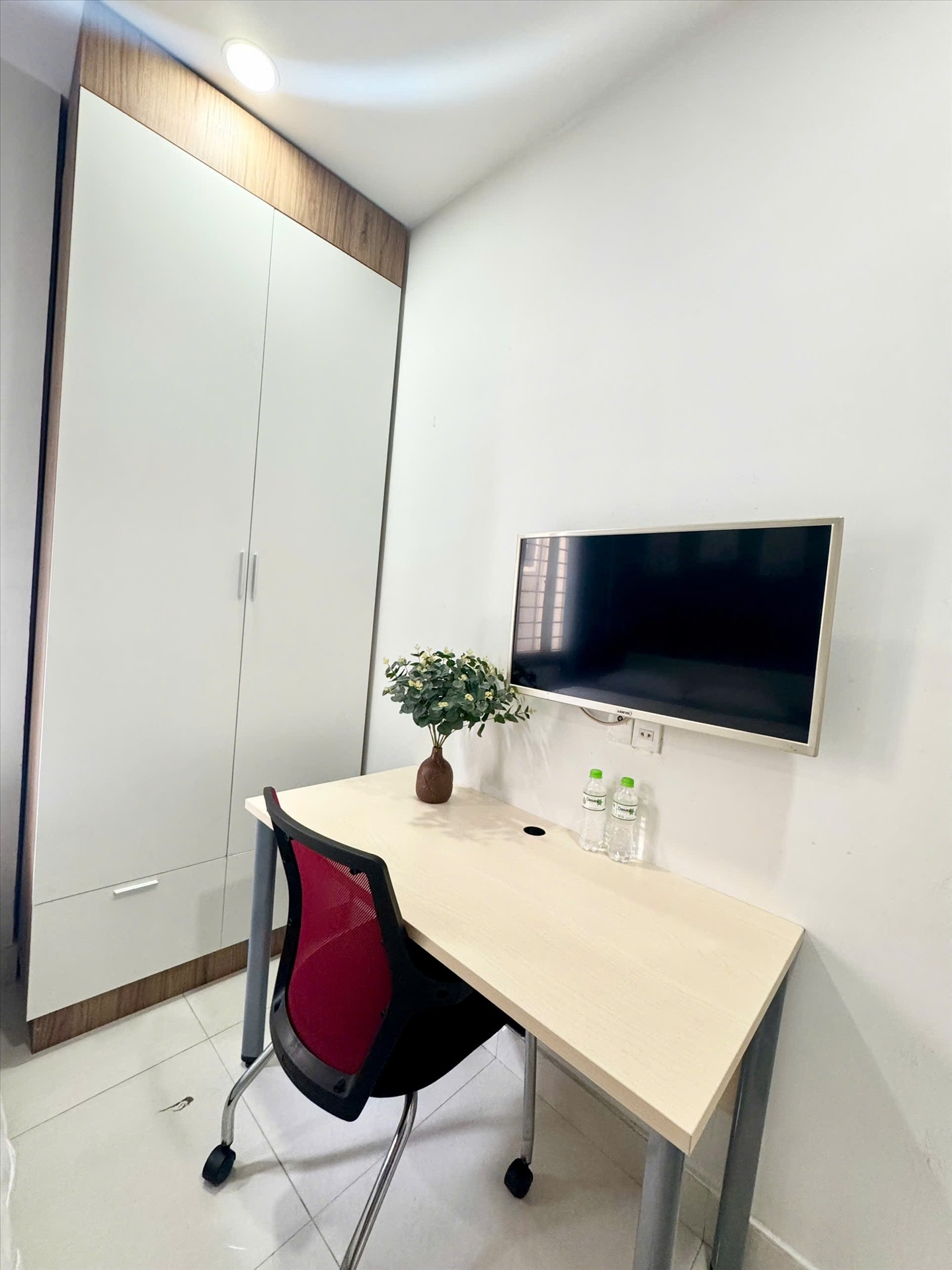 Phòng trọ Studio 25m2 tại CM House Bùi Văn Thêm - Phú Nhuận - Góc làm việc