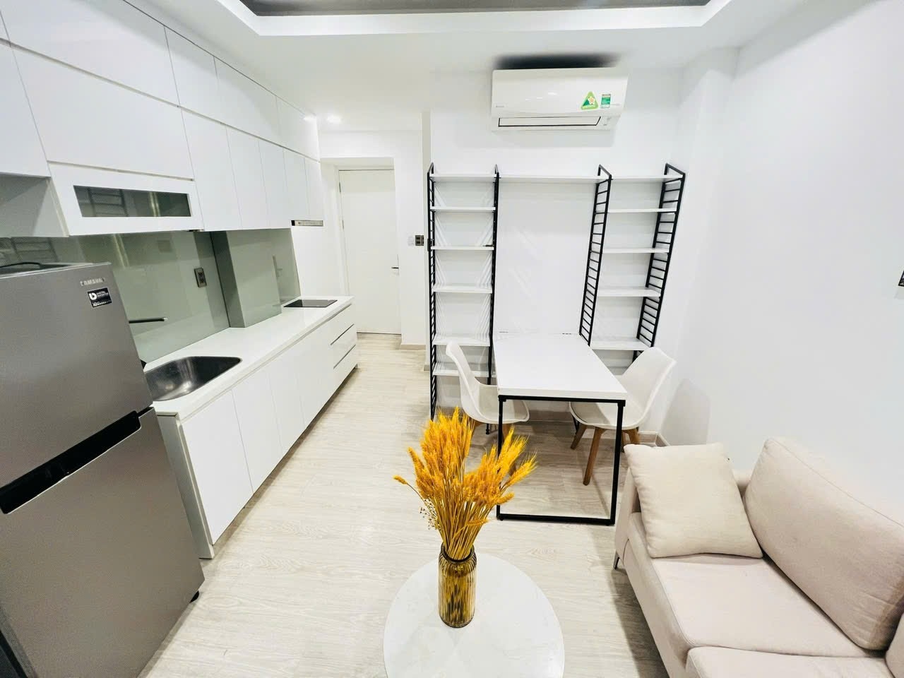Phòng trọ CivilisHouse Nguyễn Thị Minh Khai - Quận 1 - Phòng (*)