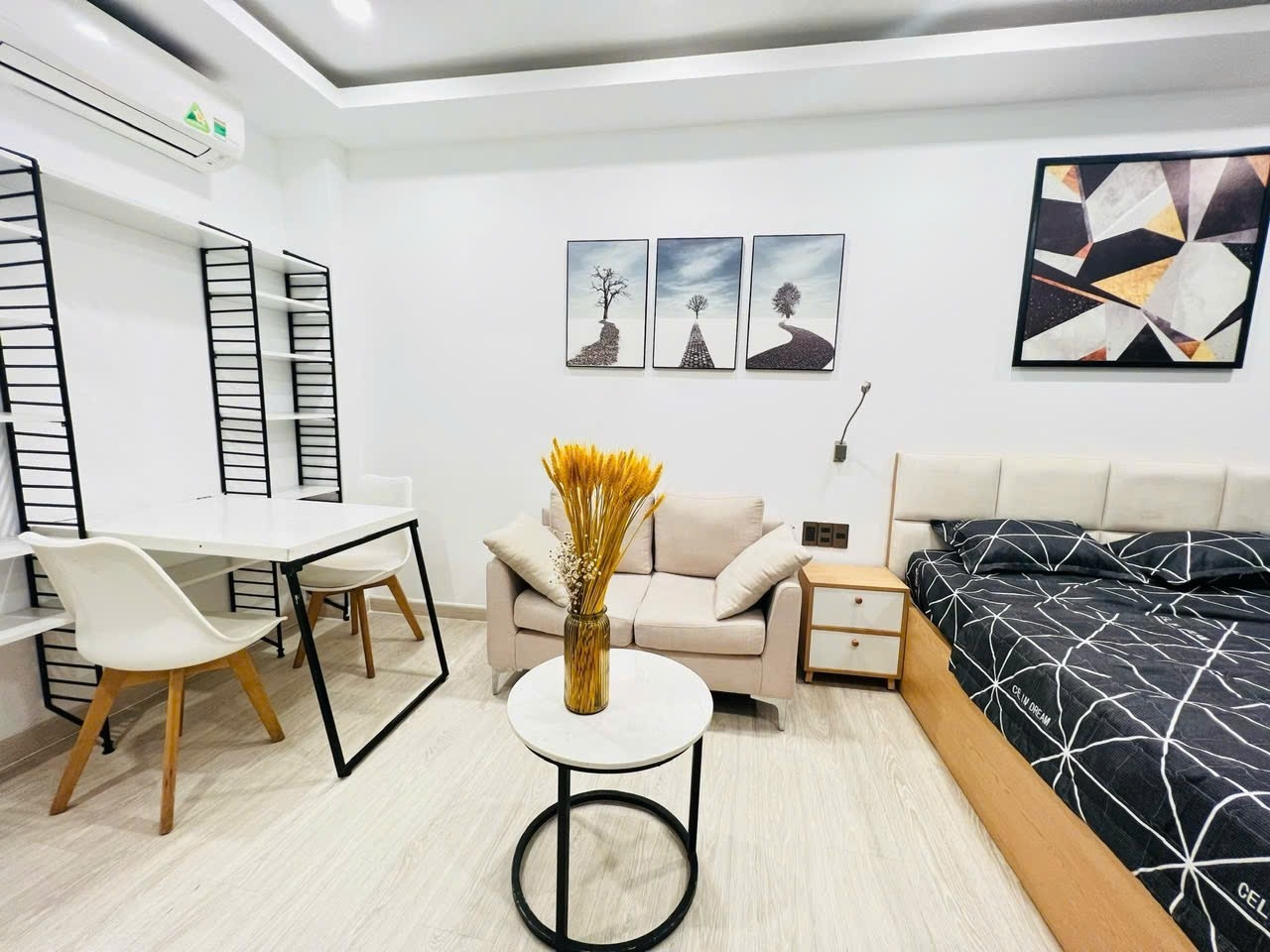 Phòng trọ CivilisHouse Nguyễn Thị Minh Khai - Quận 1 - Phòng (*)