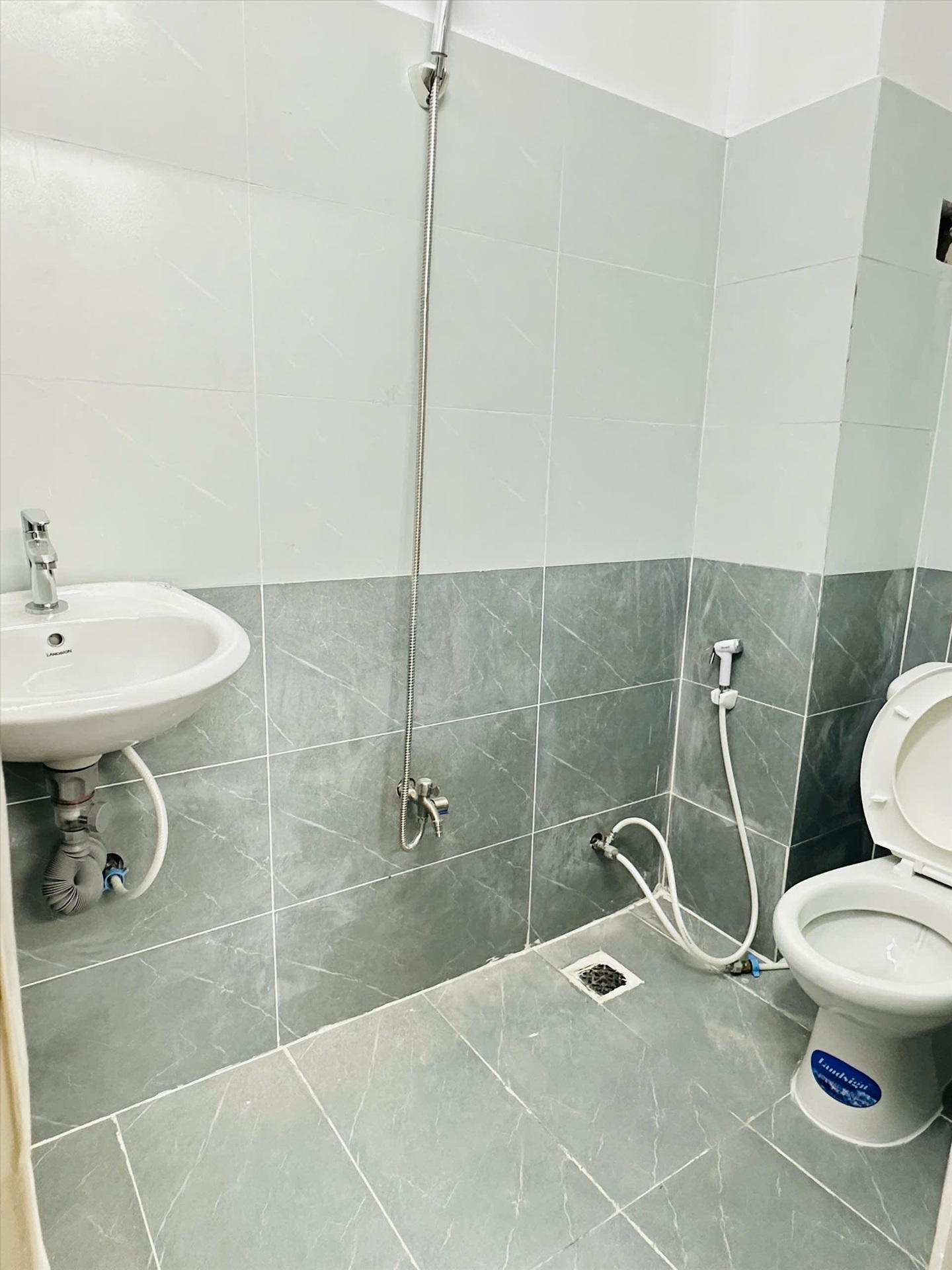 Phòng trọ 1 Phòng ngủ 22m2 tại NF Real Apartment Trường Sa - Tân Bình - Phòng tắm