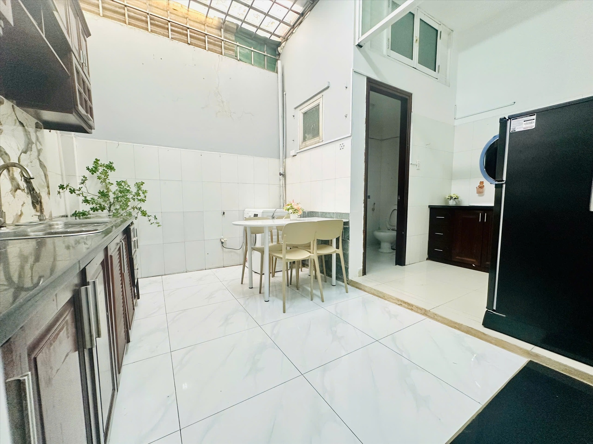 Phòng trọ 2 Phòng ngủ 50m2 tại VNHouse Lam Sơn - Tân Bình - Phòng khách