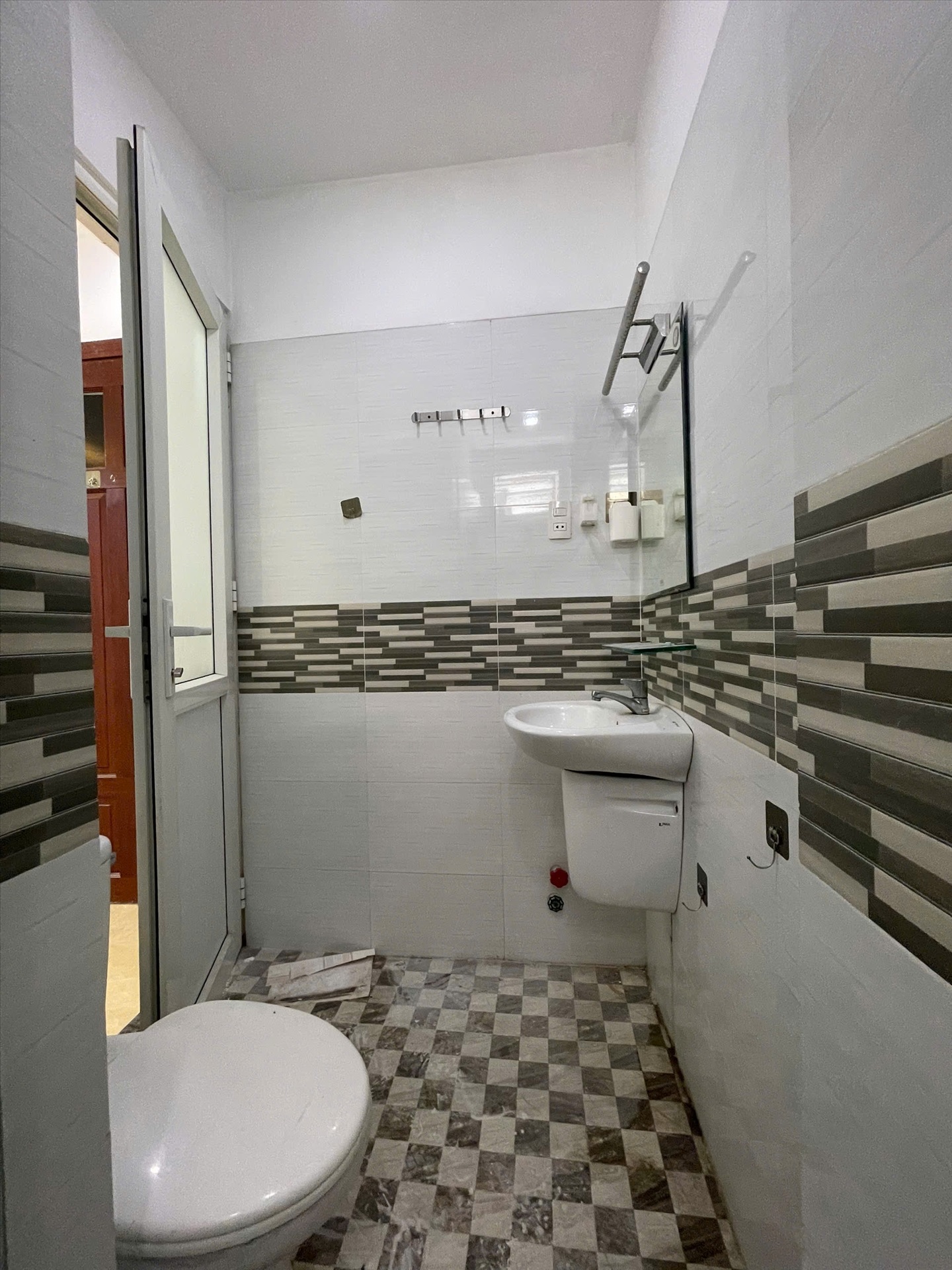 Phòng trọ Studio 25m2 tại NT Home Nguyên Hồng - Bình Thạnh - Phòng tắm