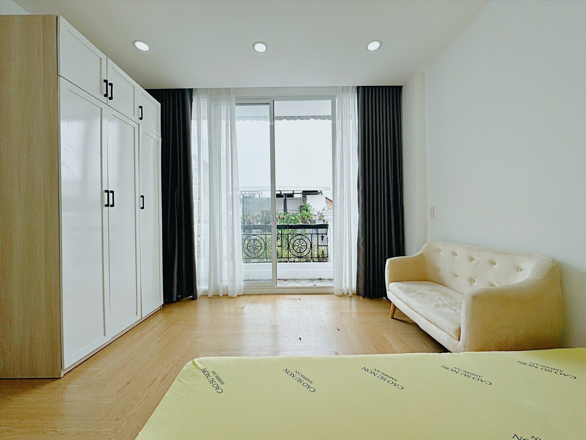 Phòng trọ 1 Phòng ngủ 30m2 tại Uncle House Vũ Tùng - Bình Thạnh - Ban công
