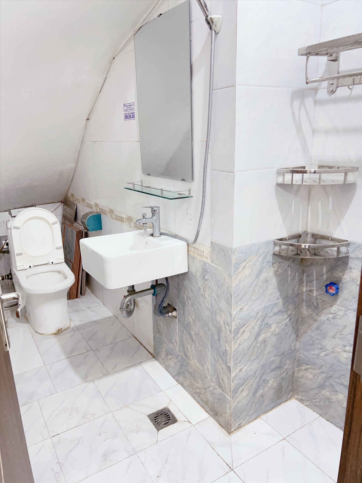 Phòng trọ Studio 25m2 tại Happyhomes Chùa Láng - Đống Đa - Phòng tắm