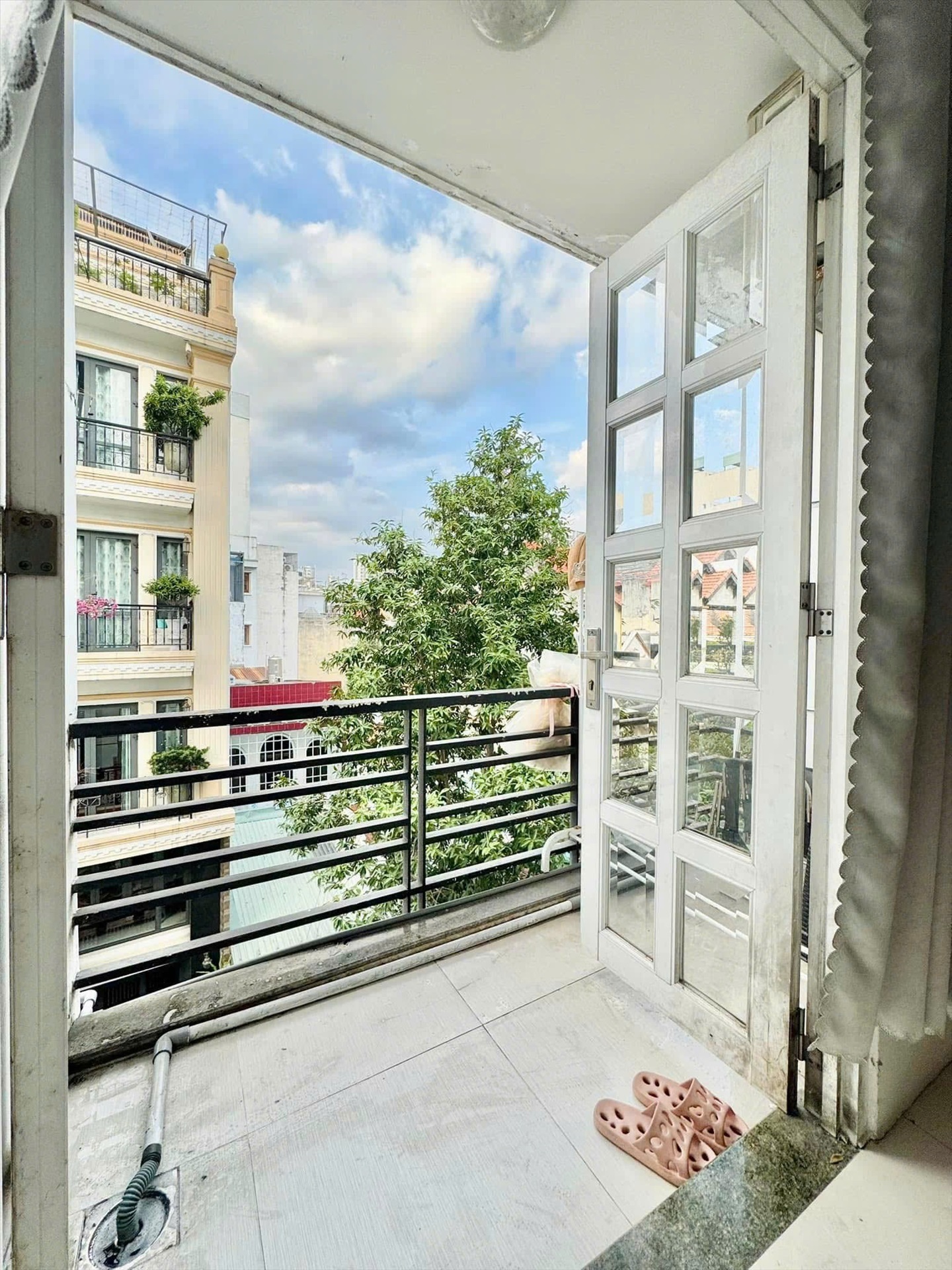 Phòng trọ Studio 35m2 tại Uncle House Sông Thương - Tân Bình - Ban công