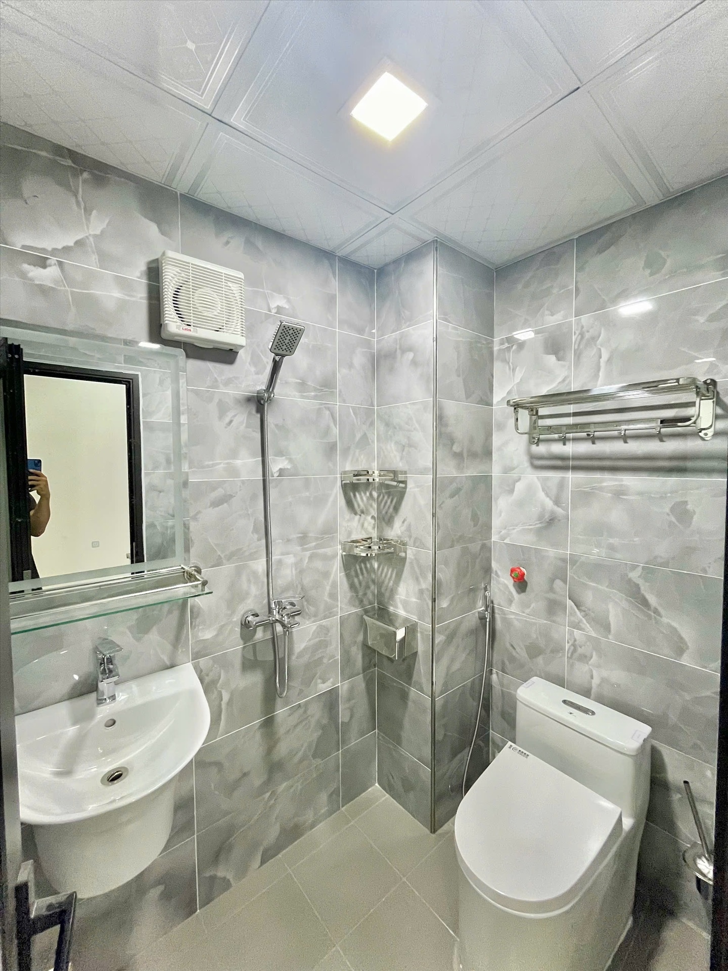 Phòng trọ Studio 25m2 tại Timehouse 3 Phú Mỹ - Nam Từ Liêm - Phòng tắm