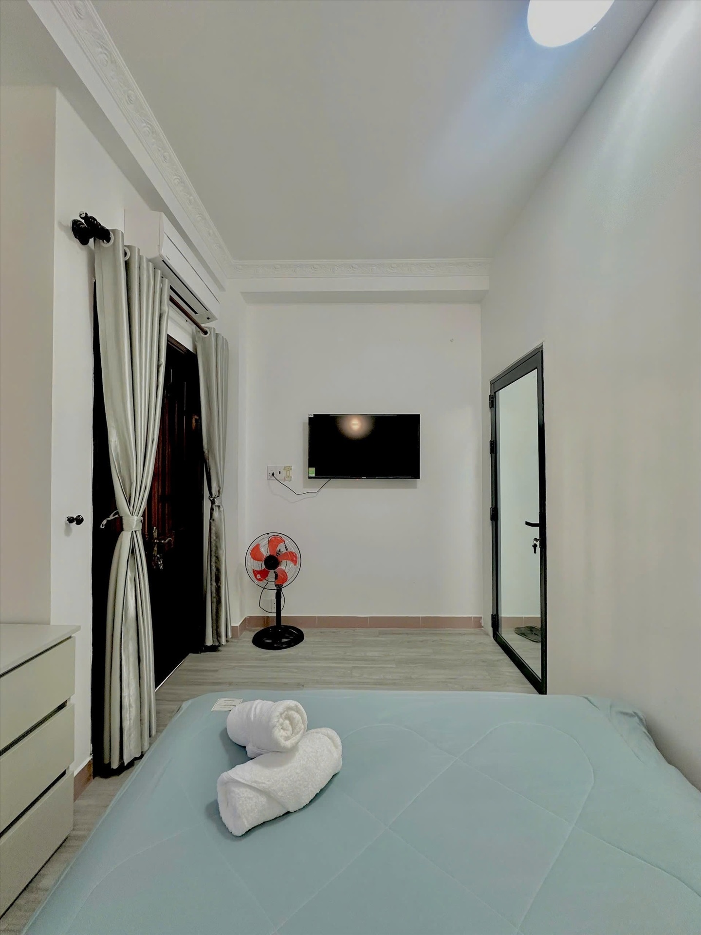 Phòng trọ Modern Studio Thủ Khoa Huân - Quận 1 - Phòng (*)