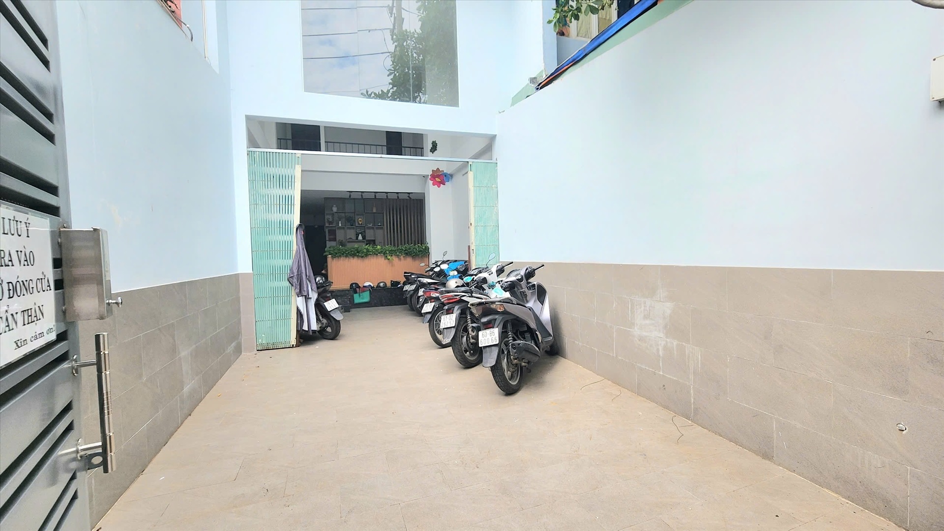 Phòng trọ Gnuh House Nguyễn Văn Đậu - Bình Thạnh - Khu để xe (*)