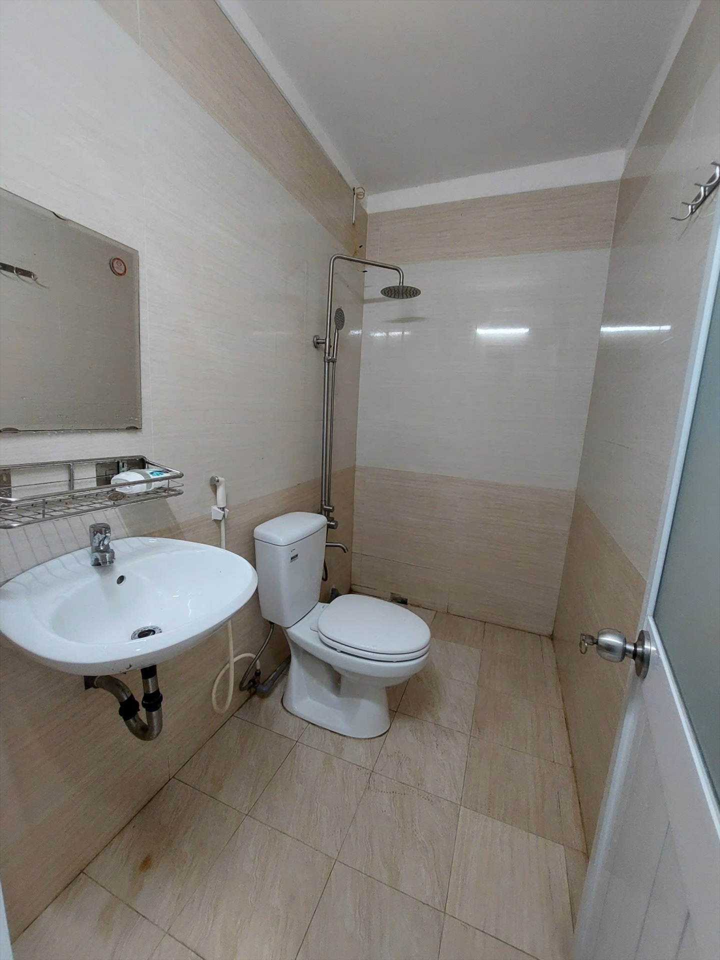 Phòng trọ Studio 27m2 tại Wish Home Trần Văn Đang - Quận 3 - Phòng tắm