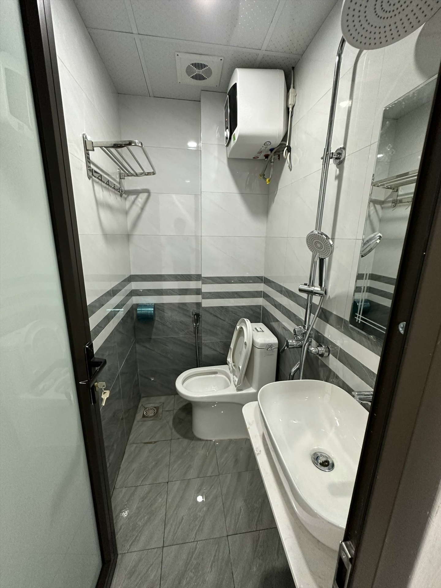 Phòng trọ 1 Phòng ngủ 30m2 tại TC Home Lạc Long Quân - Tây Hồ - Phòng tắm