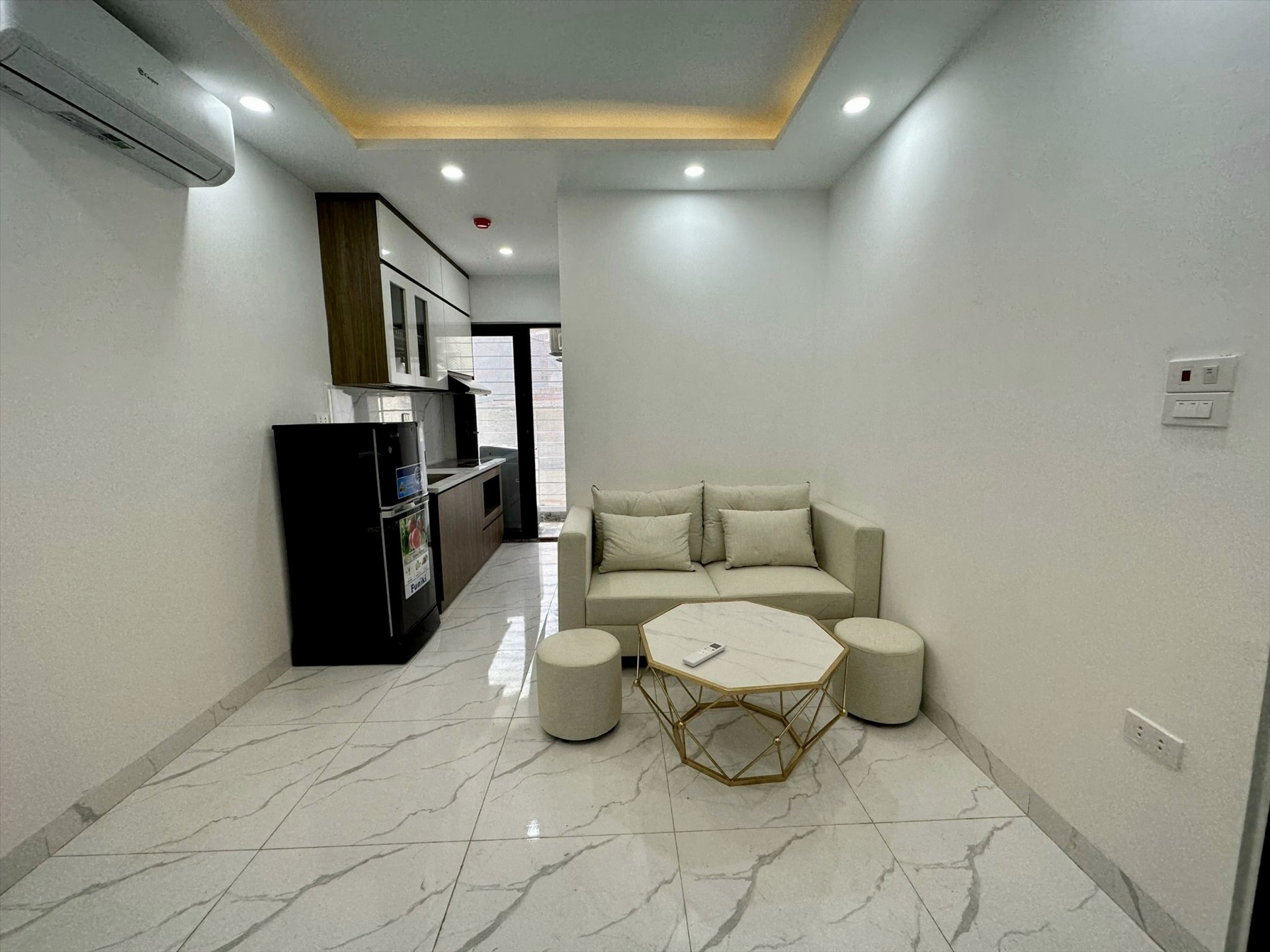 Phòng trọ 2 Phòng ngủ 35m2 tại TC Home Lạc Long Quân - Tây Hồ - Phòng khách