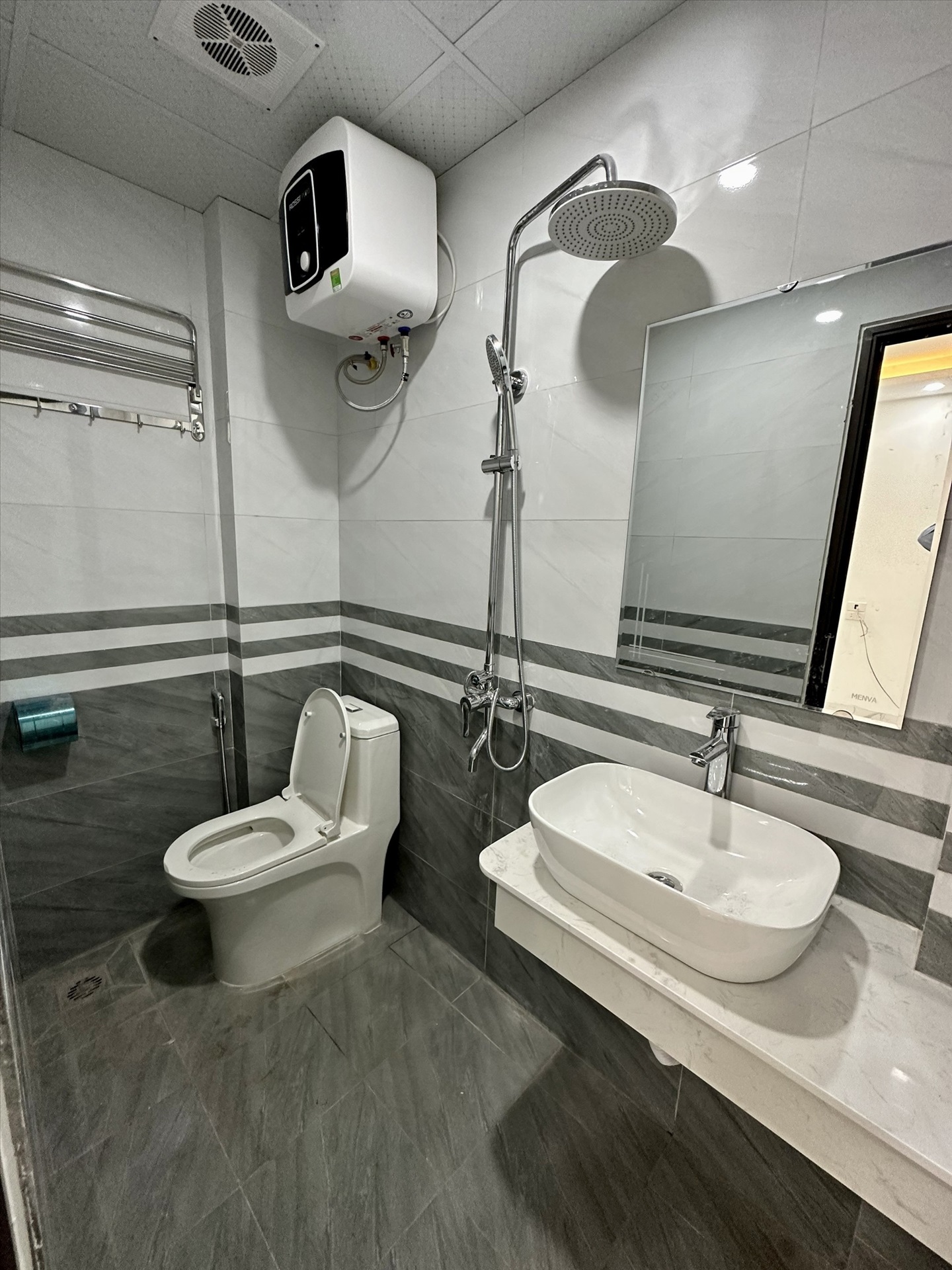 Phòng trọ 2 Phòng ngủ 35m2 tại TC Home Lạc Long Quân - Tây Hồ - Phòng tắm