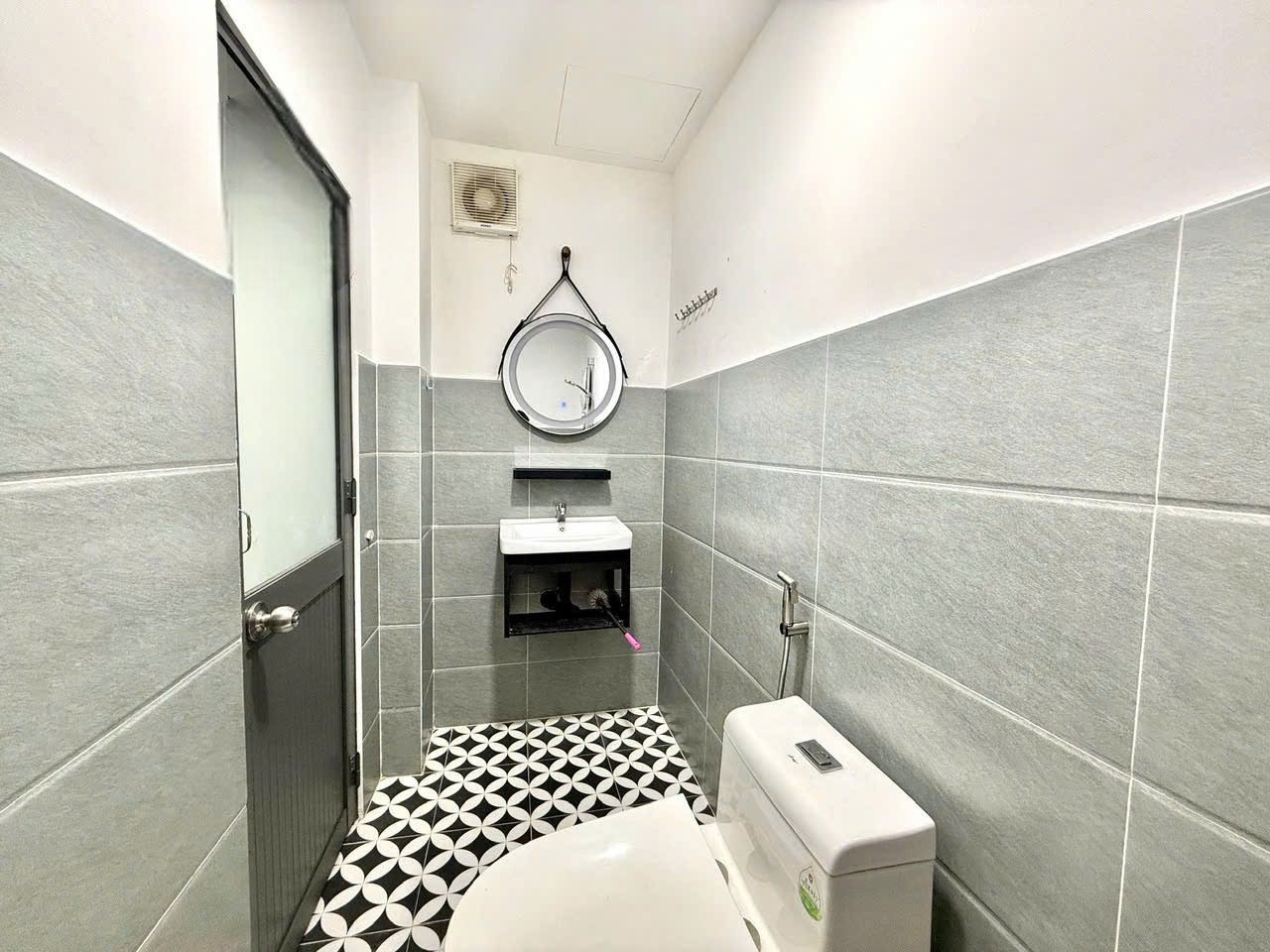 Phòng trọ Studio 30m2 tại Như Ý Home Nguyễn Gia Trí - Bình Thạnh - Phòng tắm