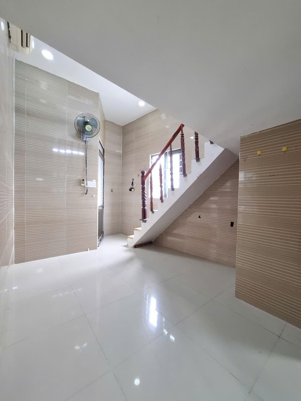 Phòng trọ Duplex 15m2 tại VN House Lạc Long Quân - Tân Bình - Phòng khách