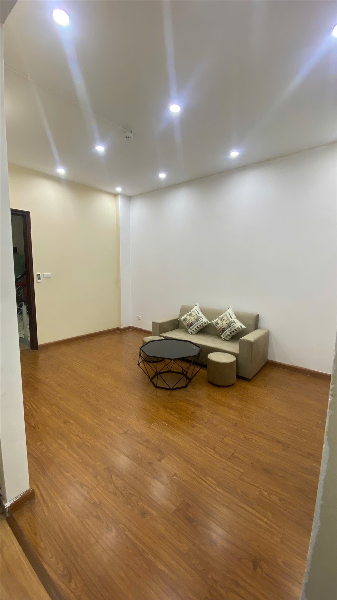 Phòng trọ TT House Võ Chí Công - Tây Hồ - Phòng (*)