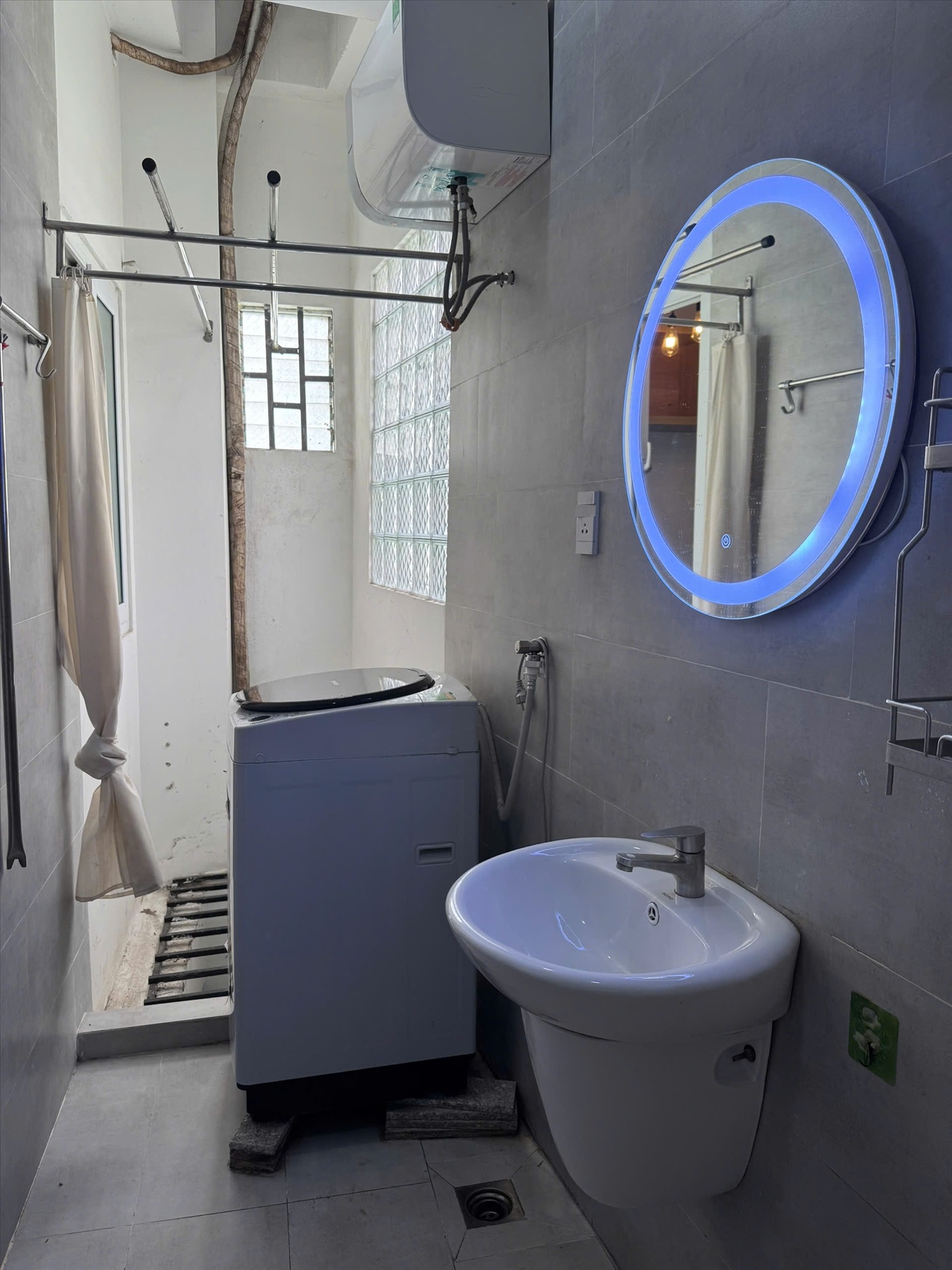 Phòng trọ Studio 27m2 tại Your Home Nhất Chi Mai - Tân Bình - Phòng tắm