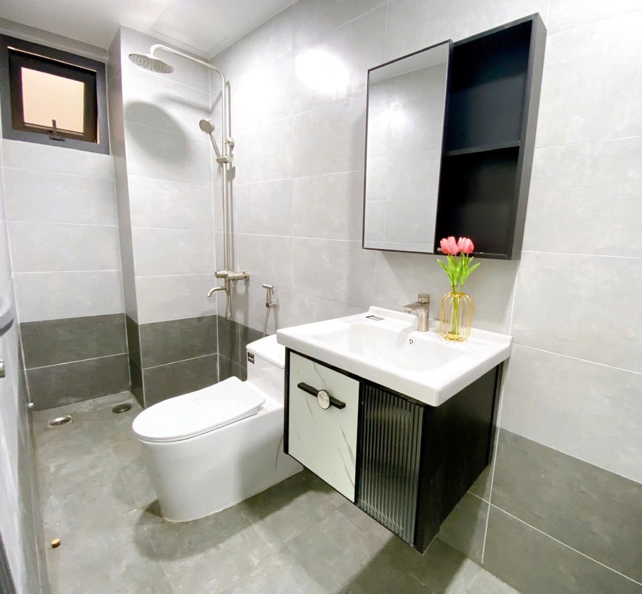 Phòng trọ Studio 25m2 tại AT Home Âu Cơ - Tân Bình - Phòng tắm