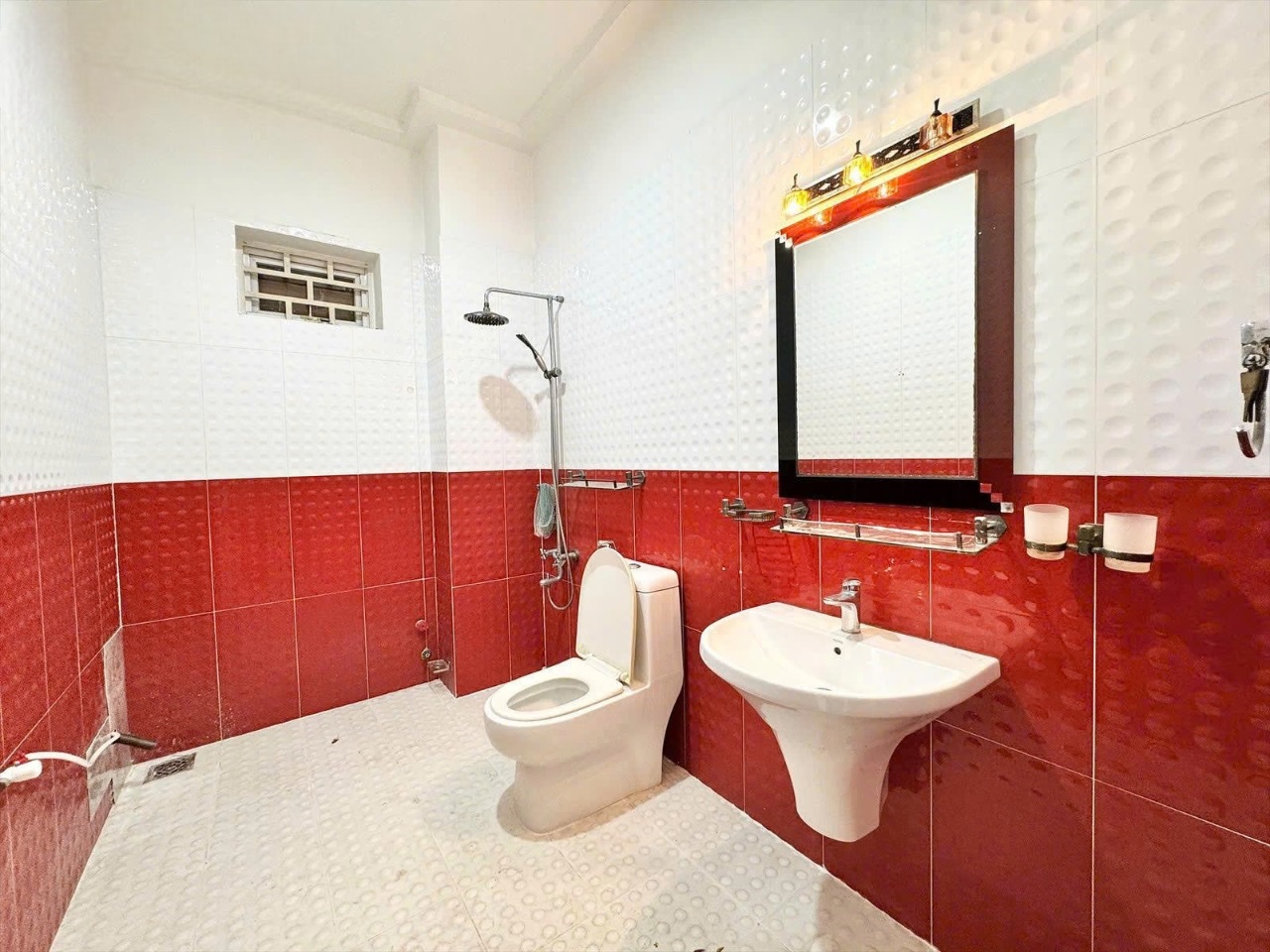 Phòng trọ Studio 30m2 tại ĐHQ House Hoàng Bật Đạt - Tân Bình - Phòng tắm