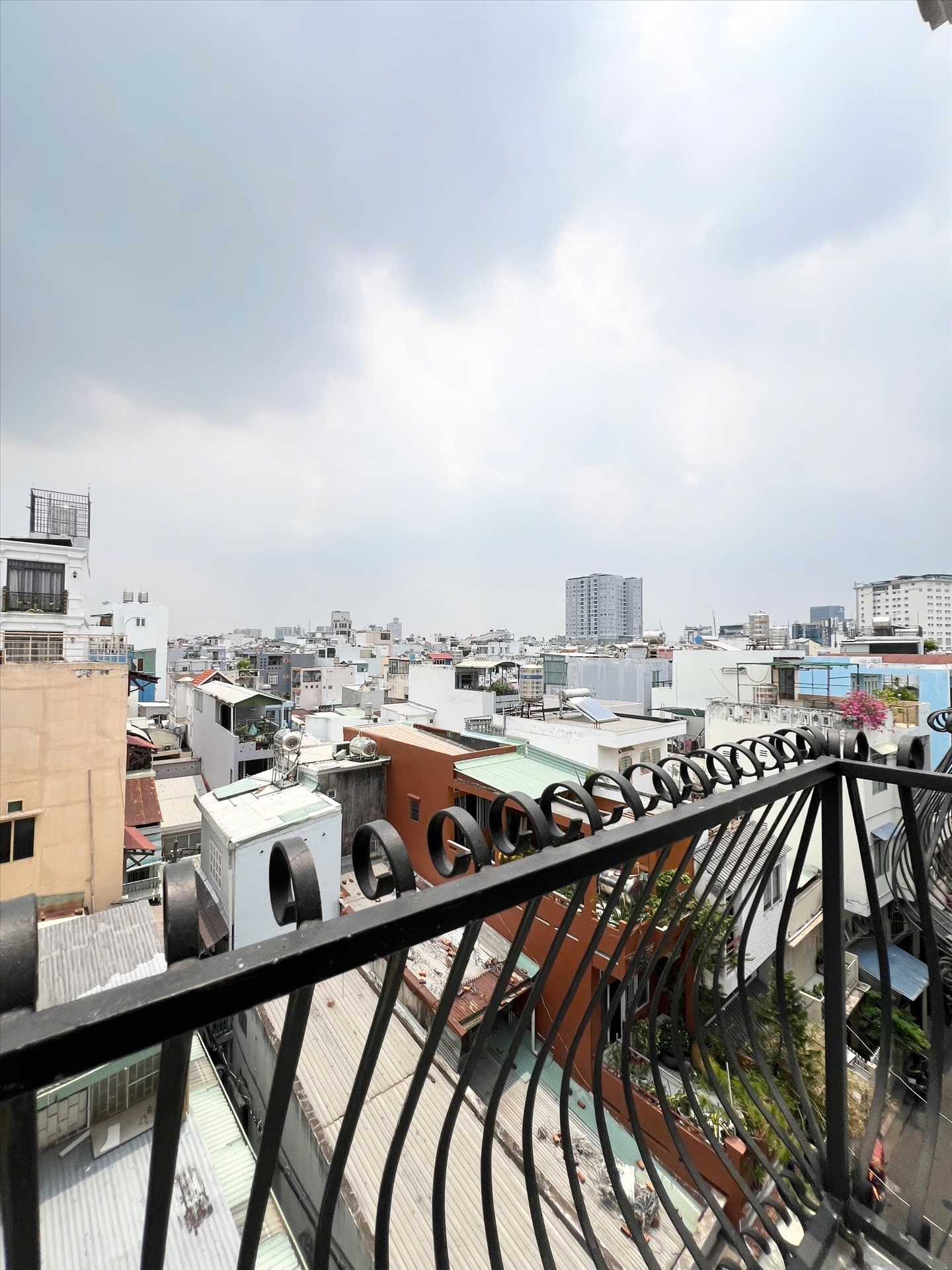 Phòng trọ Studio 25m2 tại GUHOME Cô Bắc - Phú Nhuận - Ban công