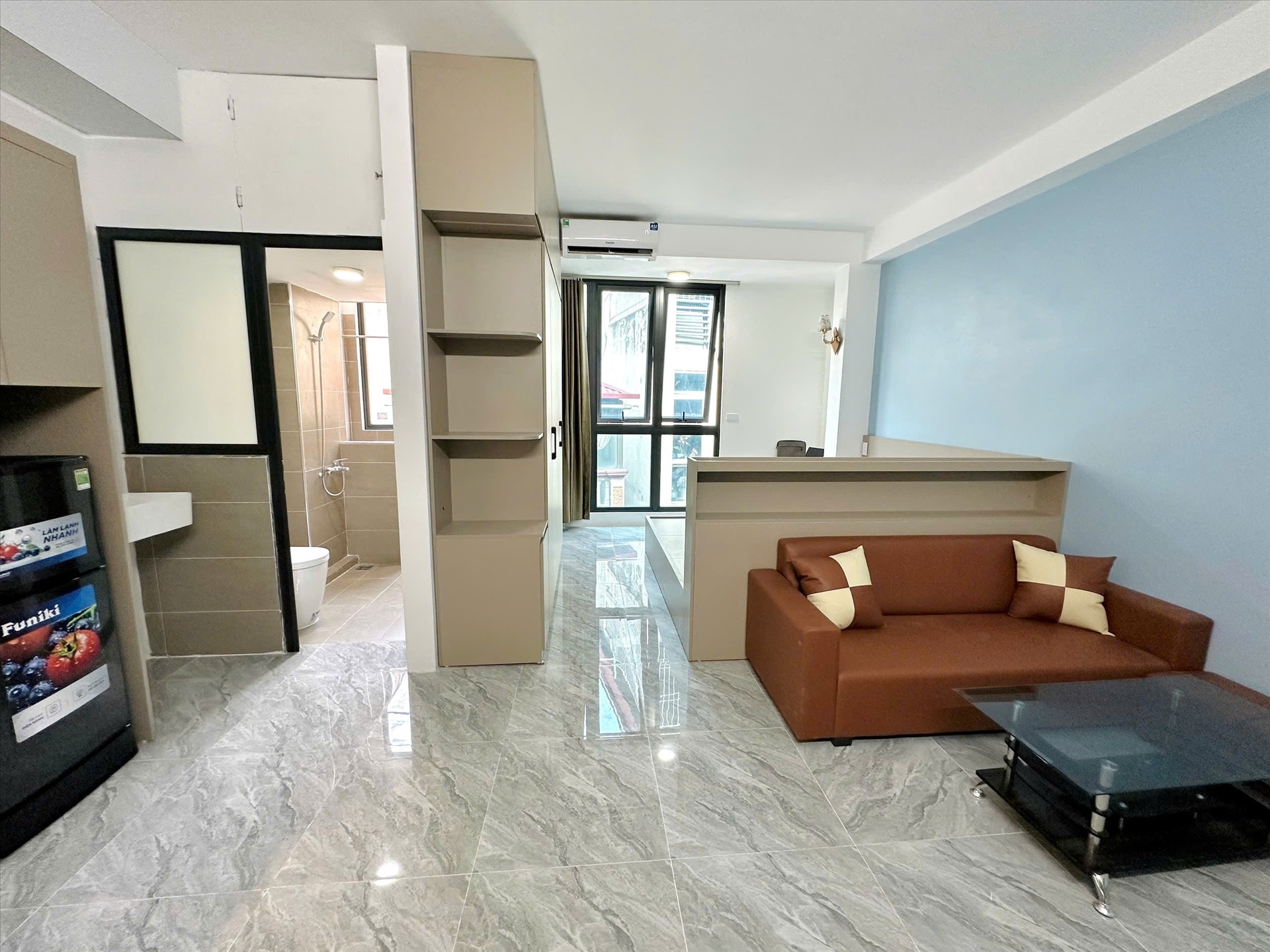 Phòng trọ Studio 30m2 tại  TT House Chùa Láng - Đống Đa - Phòng khách