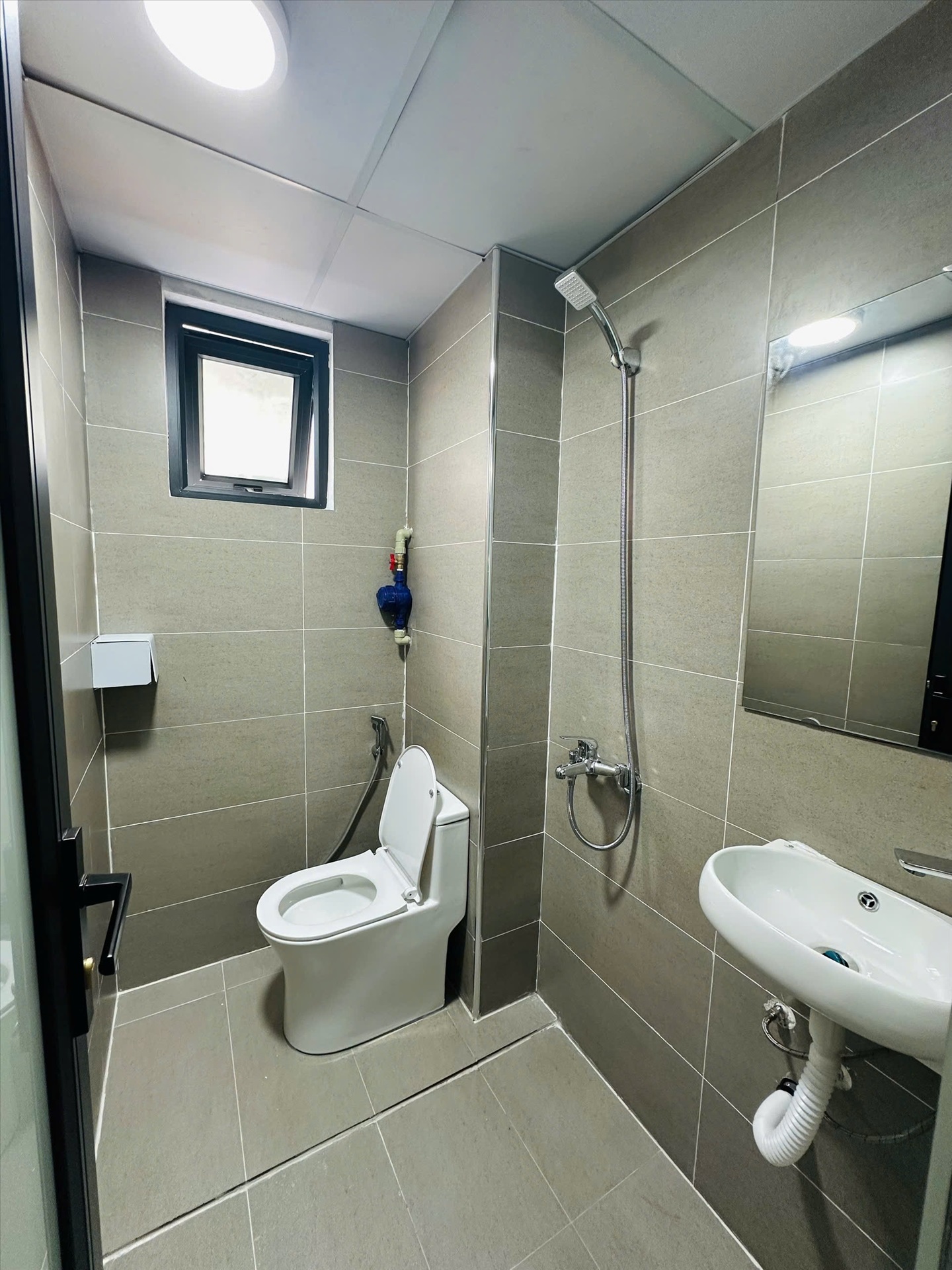 Phòng trọ Studio 30m2 tại  TT House Chùa Láng - Đống Đa - Phòng tắm