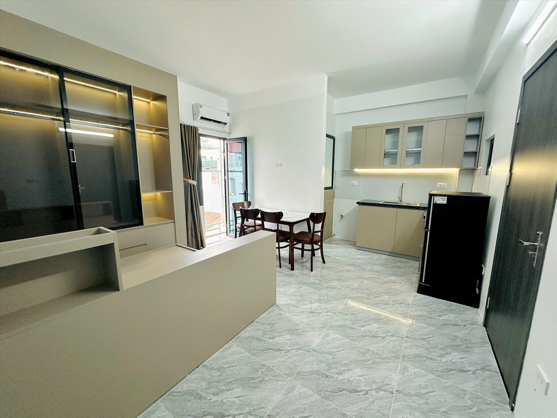 Phòng trọ Studio 30m2 tại  TT House Chùa Láng - Đống Đa - Phòng khách