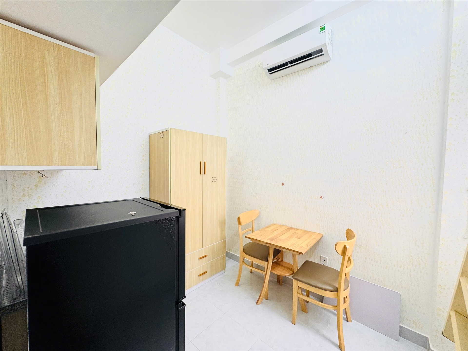 Phòng trọ Duplex 25m2 tại AT Home Đặng Thuỳ Trâm - Bình Thạnh - Phòng khách