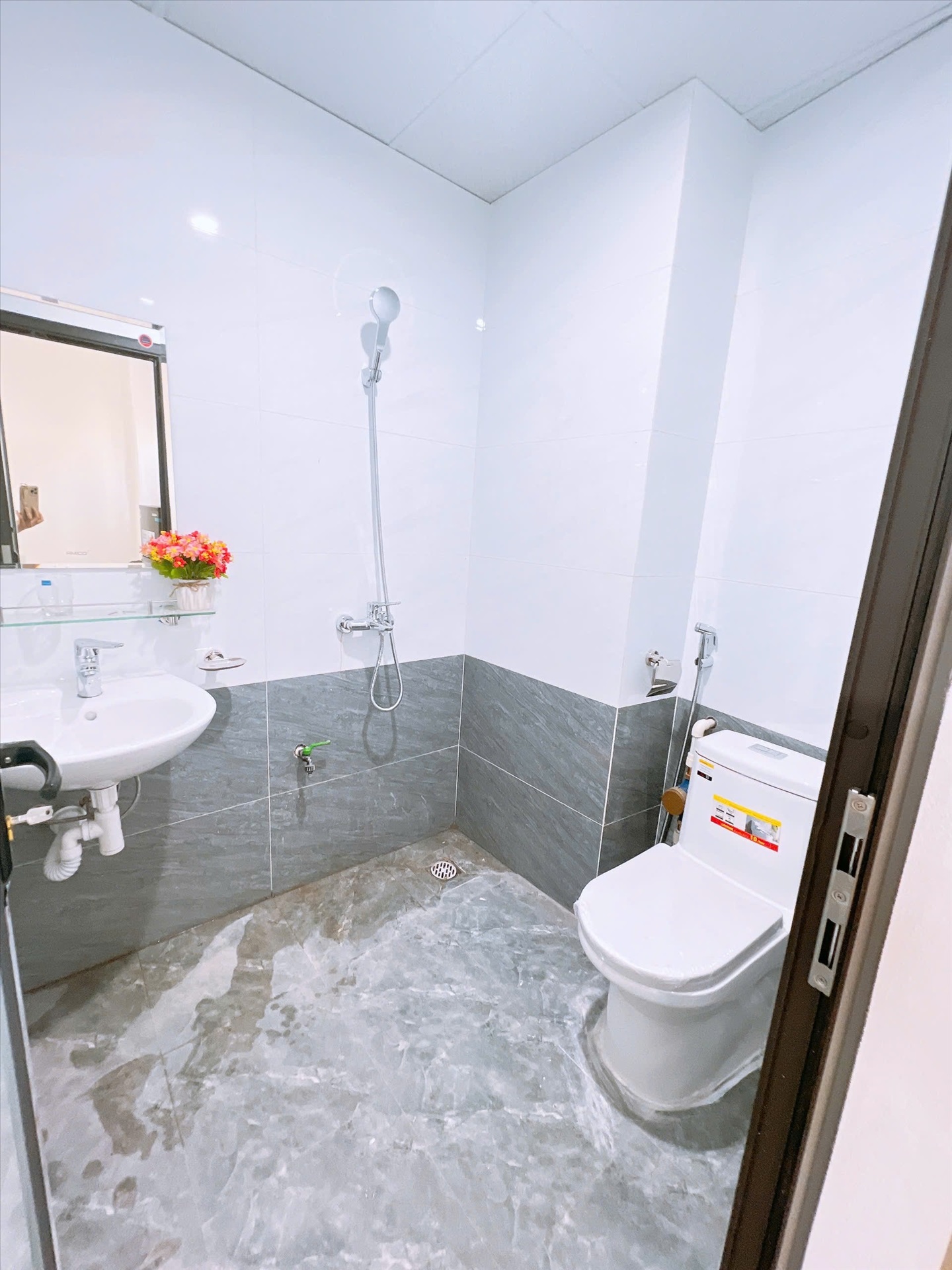 Phòng trọ Studio 30m2 tại Happyhomes Lạc Long Quân - Tây Hồ - Phòng tắm