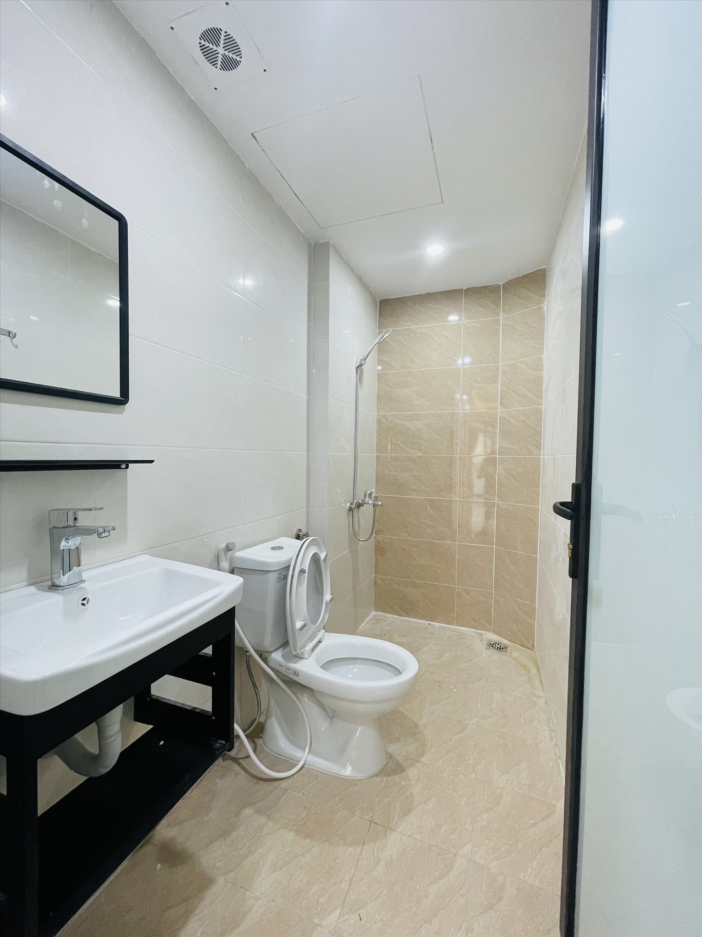 Phòng trọ 1 Phòng ngủ 45m2 tại TT House 4 Nguyễn Khánh Toàn - Cầu Giấy - Phòng tắm