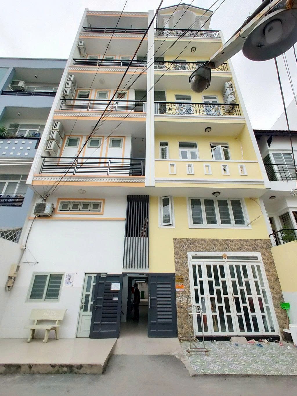 Phòng trọ Cozrum Dương Quảng Hàm - Gò Vấp - Toàn cảnh tòa nhà (*)