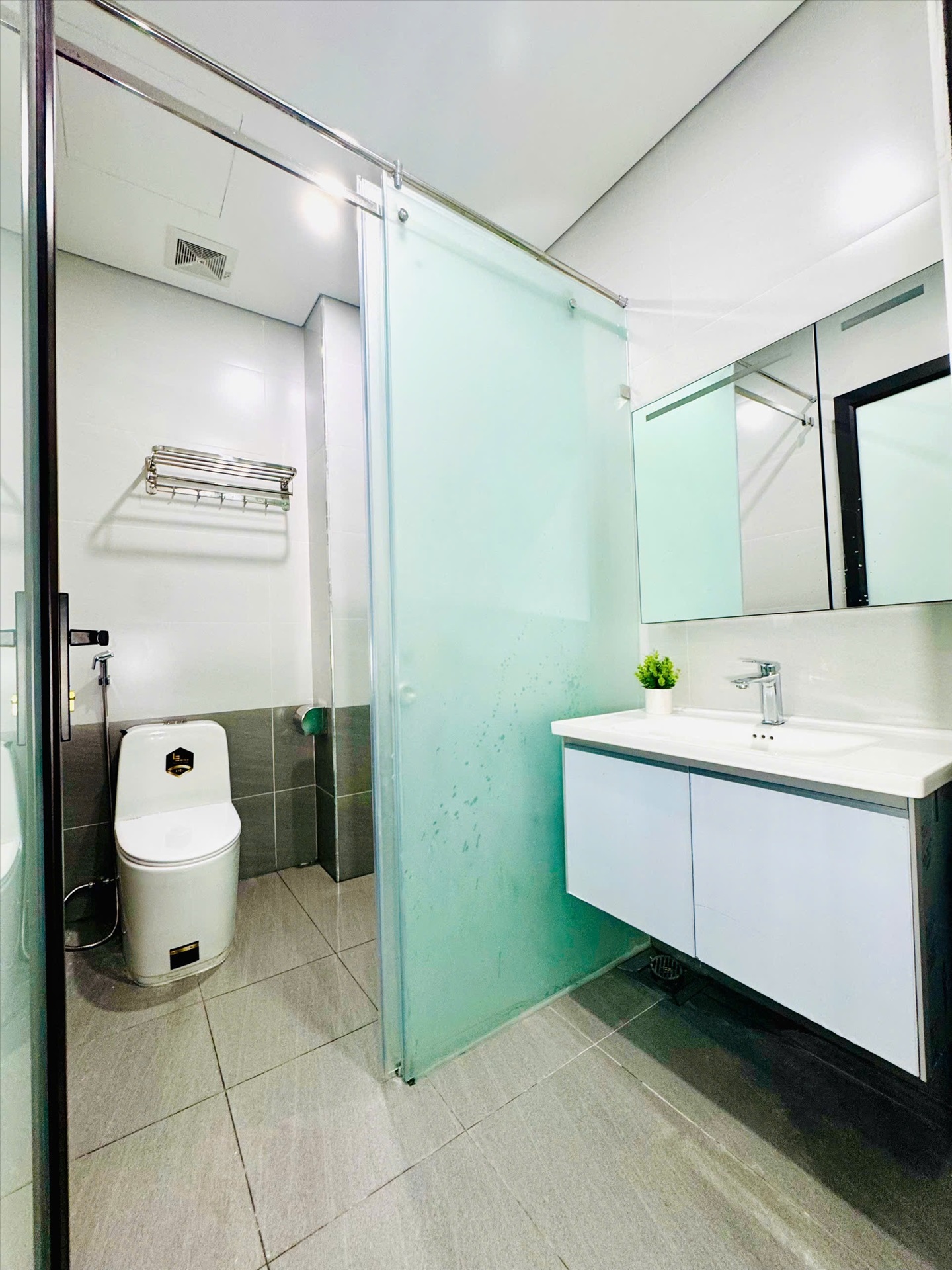 Phòng trọ Studio 30m2 tại Vihome Plus Đại Từ - Hoàng Mai - Phòng tắm