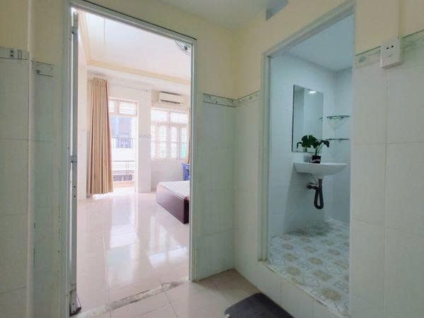 Phòng trọ 1 Phòng ngủ 40m2 tại PTC House Lê Văn Huân - Tân Bình - Phòng tắm