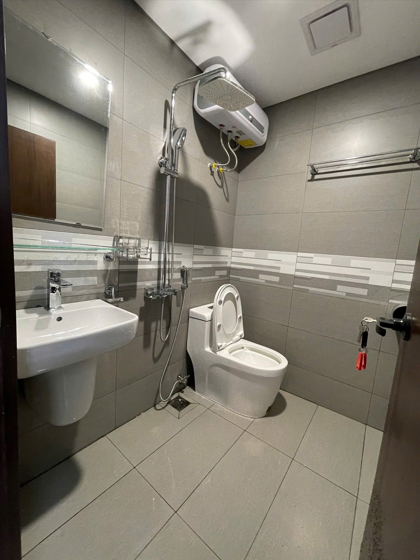 Phòng trọ Studio 30m2 tại DH House Nguyễn Khang - Cầu Giấy - Phòng tắm