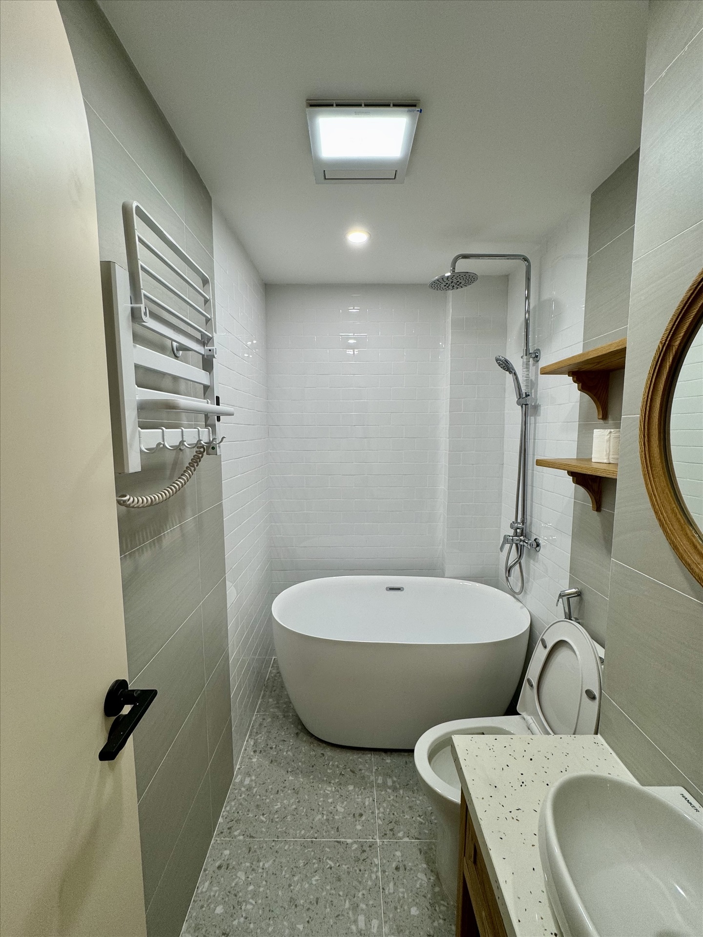 Phòng trọ Duplex 30m2 tại HY Home 2 Lạc Long Quân - Tây Hồ - Phòng tắm