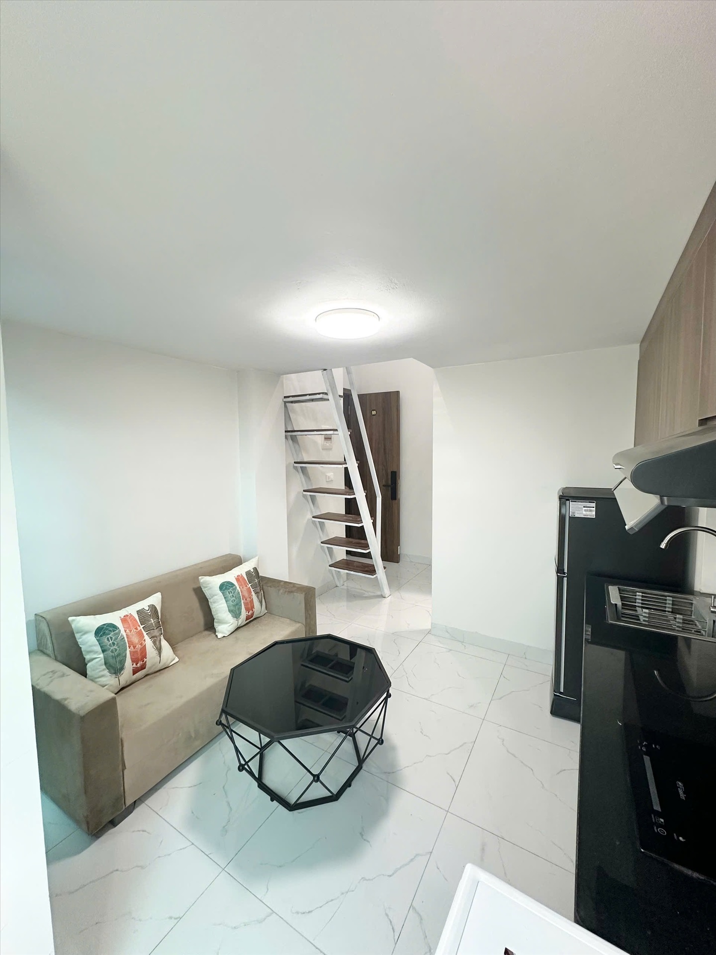 Phòng trọ Duplex 30m2 tại GENZ Home Hoàng Hoa Thám - Ba Đình - Phòng khách