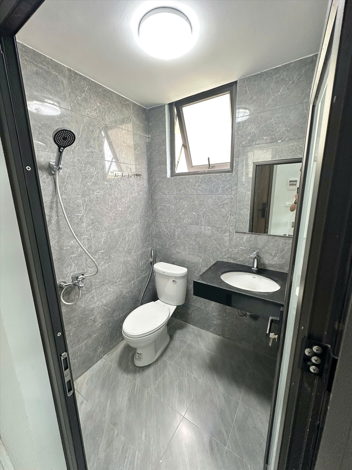 Phòng trọ Duplex 30m2 tại GENZ Home Hoàng Hoa Thám - Ba Đình - Phòng tắm