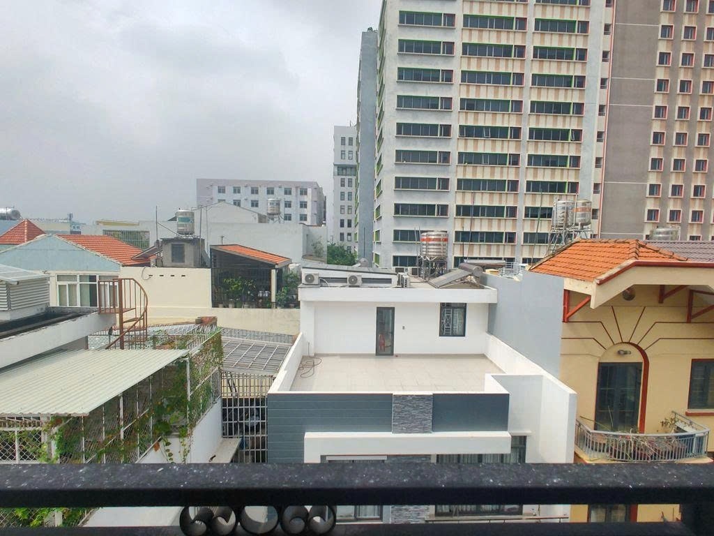 Phòng trọ 1 Phòng ngủ 25m2 tại PTC House Hồng Hà - Tân Bình - Ban công