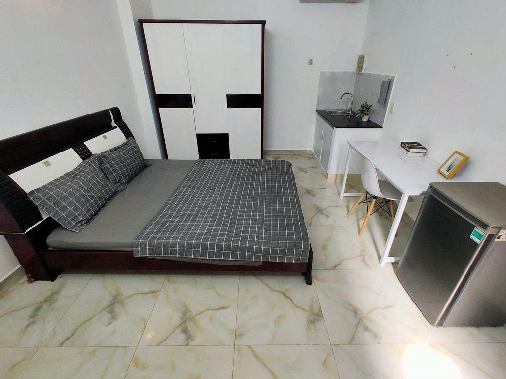 Phòng trọ Studio 20m2 tại PTC House Phan Đăng Lưu - Phú Nhuận - Góc làm việc