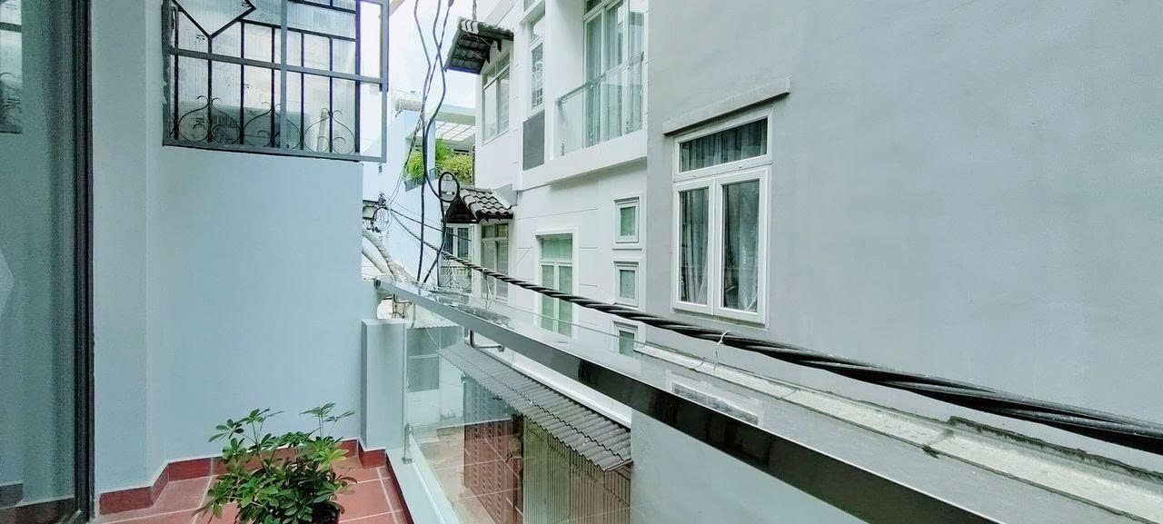 Phòng trọ 1 Phòng ngủ 40m2 tại PTC House Huỳnh Văn Bánh - Phú Nhuận - Ban công