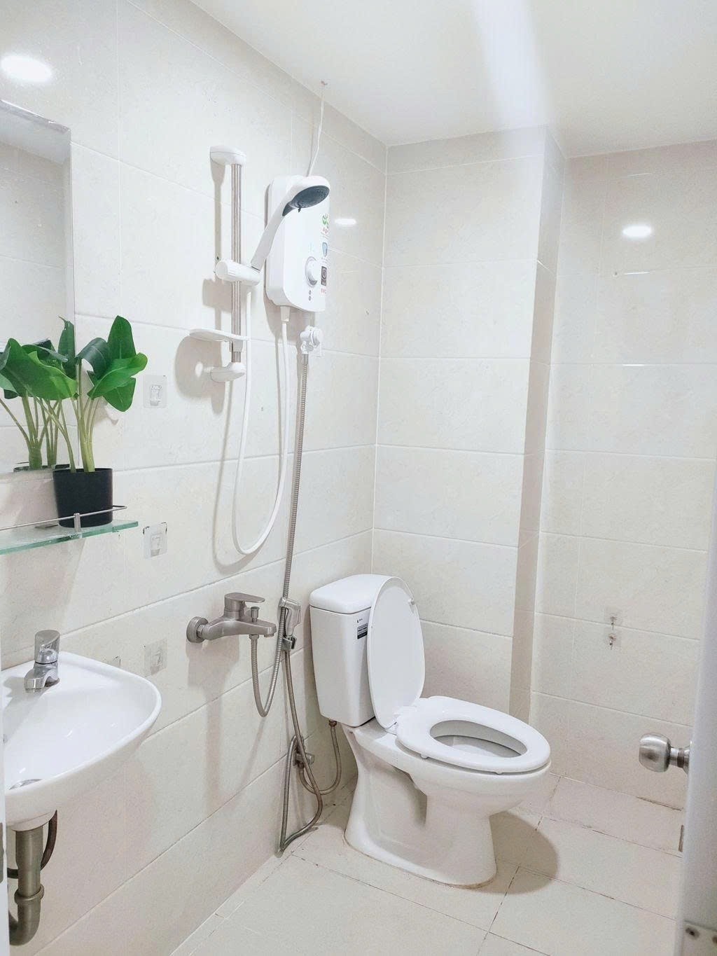 Phòng trọ Studio 25m2 tại PTC House Phú Mỹ - Bình Thạnh - Phòng tắm