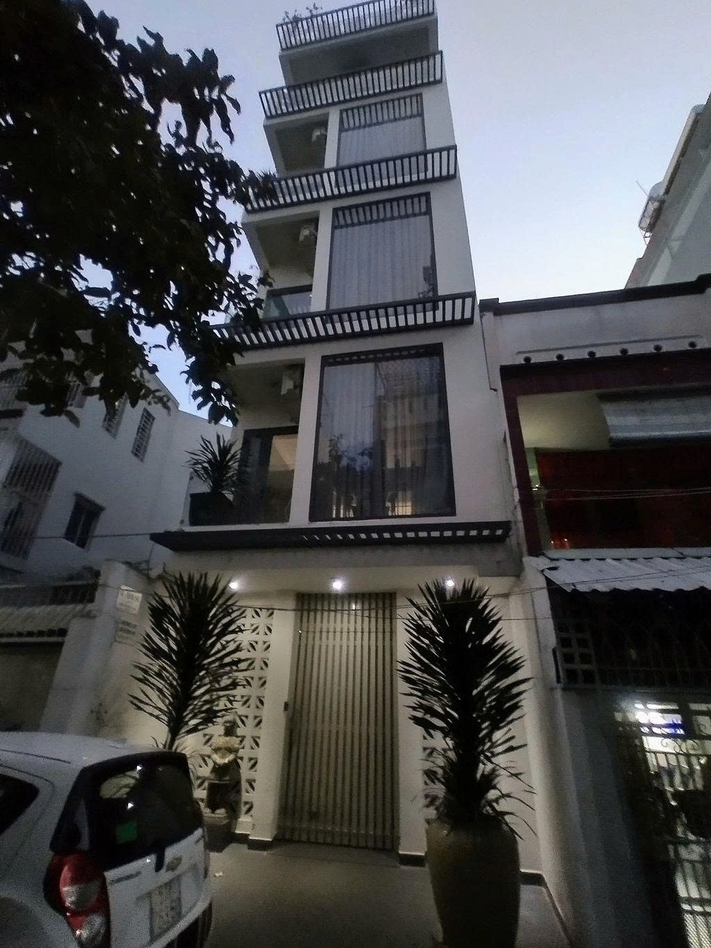 Phòng trọ PTC House 1 Khánh Hội - Quận 4 - Toàn cảnh tòa nhà (*)